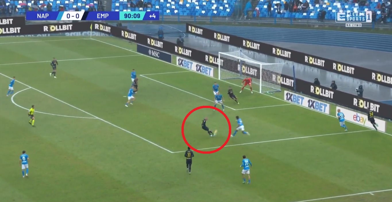 Cudowny gol pogrążył Napoli! Kompromitacja mistrzów Włoch na własnym stadionie [WIDEO]