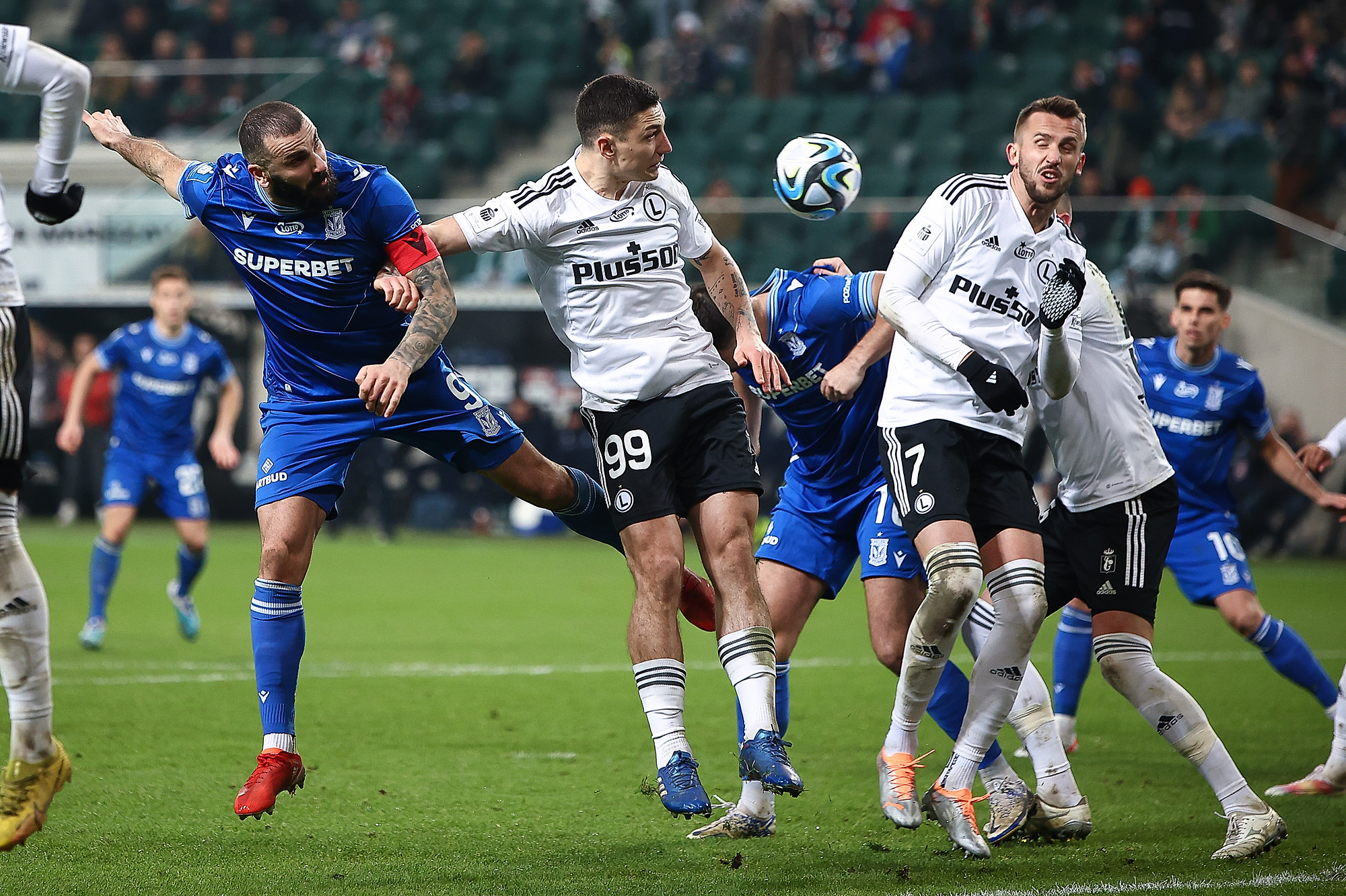 Klasyk Ekstraklasy zupełnie rozczarował. Legia i Lech bez pomysłu na pokonanie rywala [WIDEO]