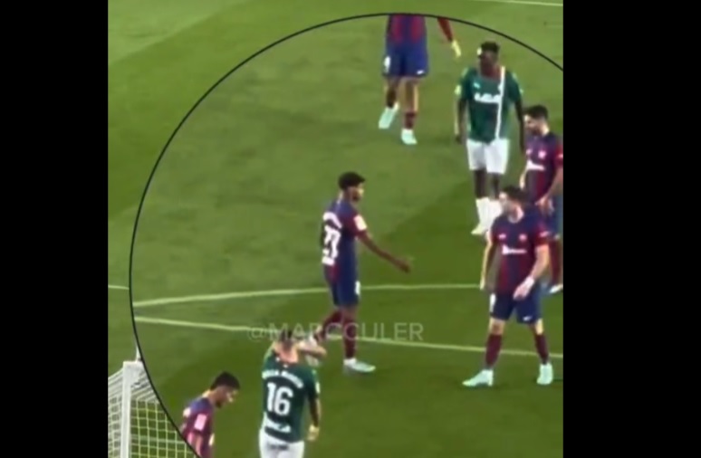 Tak Lewandowski zareagował na przyjacielski gest młodszego kolegi. Udostępniono zaskakujące nagranie [WIDEO]