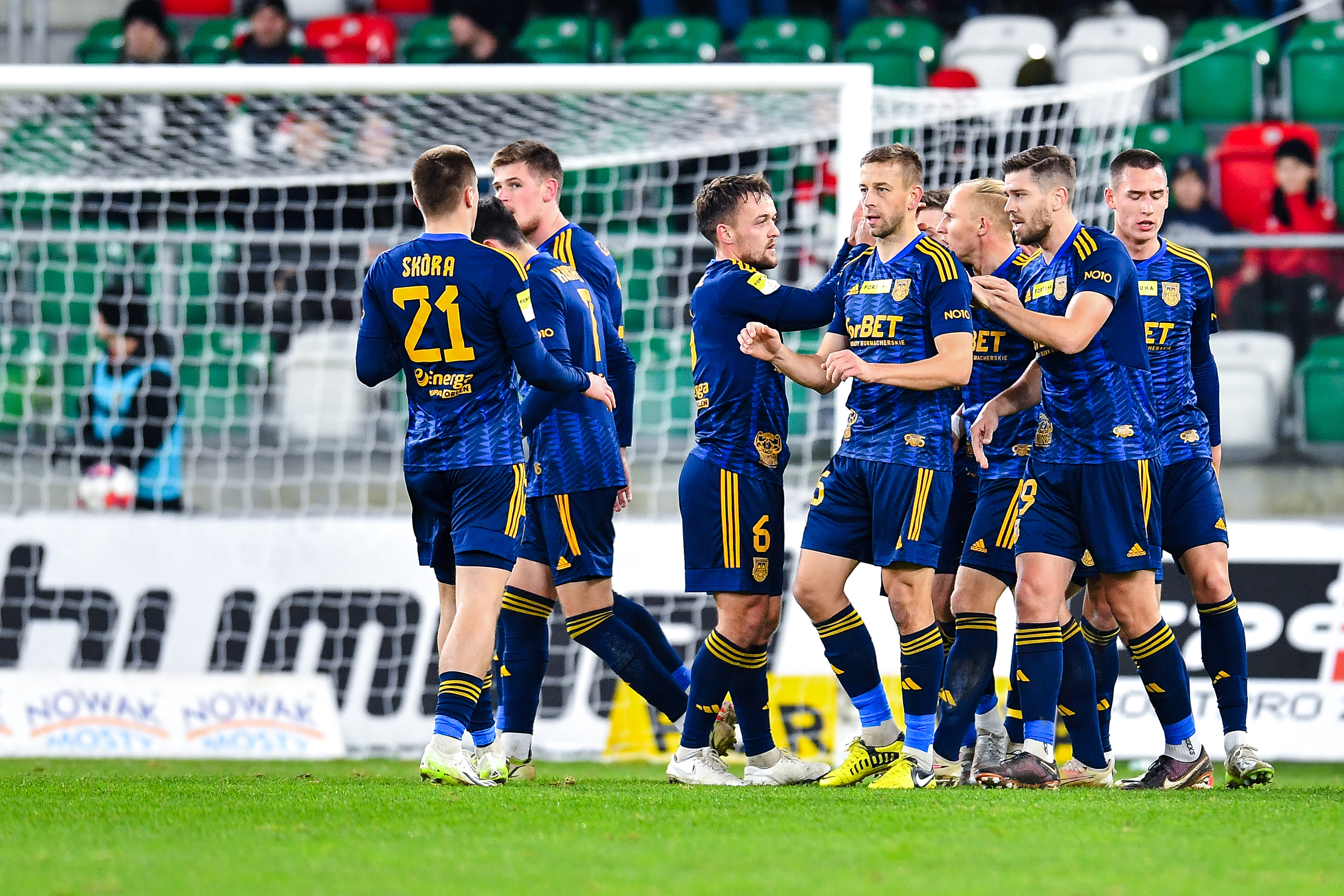 Nowy lider Fortuna 1 Ligi! Szóste zwycięstwo z rzędu, nie ma mocnych na Arkę Gdynia [WIDEO]