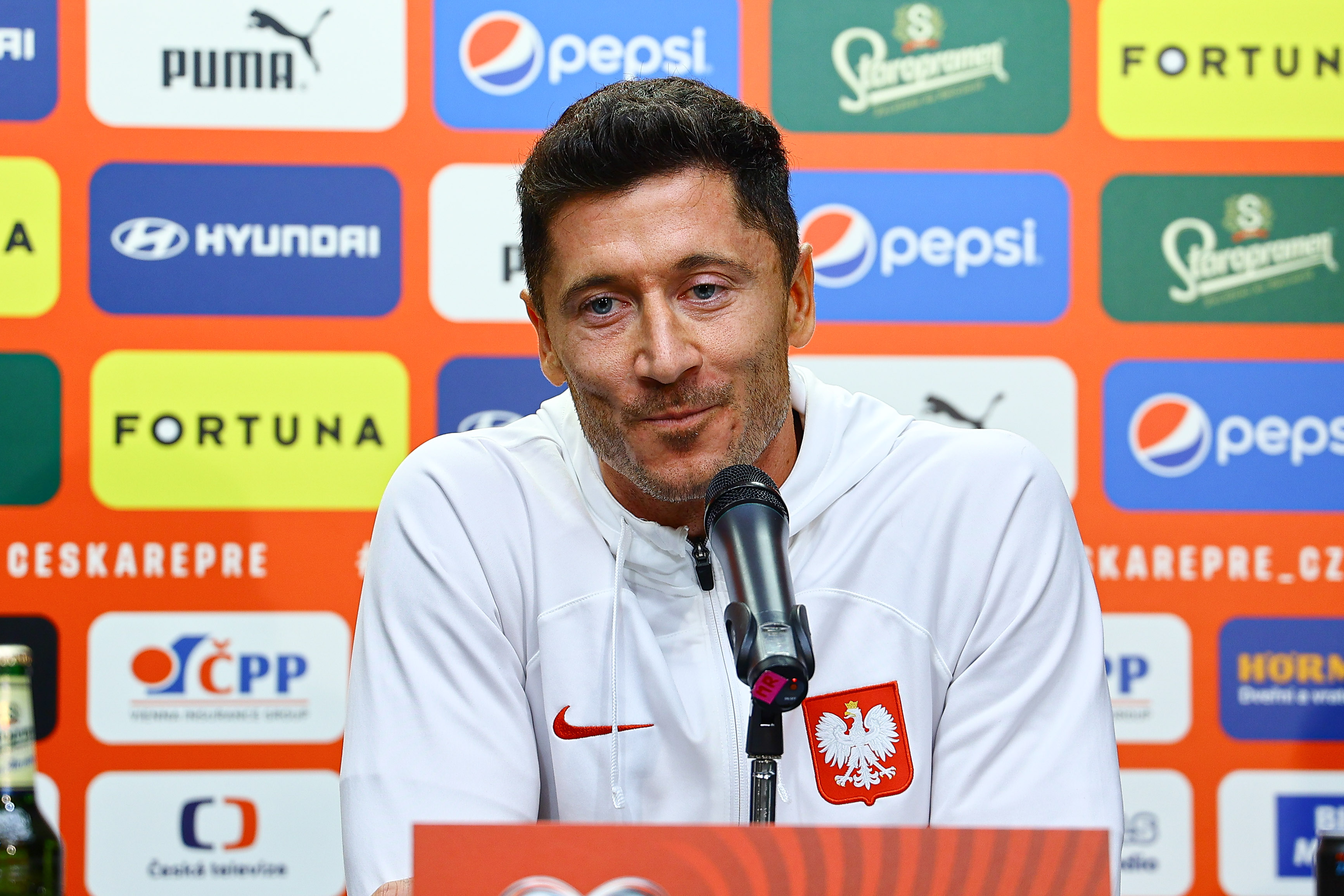 "Trochę nie rozumiem pytania". Robert Lewandowski zmieszany już na początku konferencji prasowej
