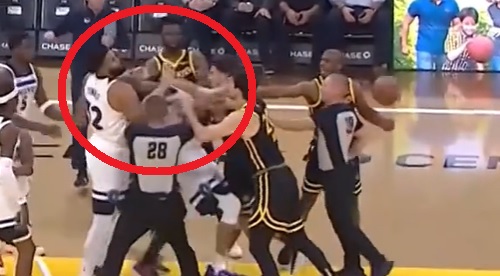 Ogromna awantura podczas meczu NBA. Jeden z koszykarzy skończył z porwanym strojem [WIDEO]