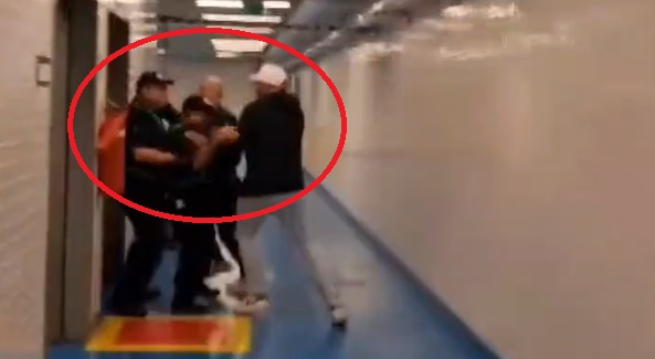 Wielki skandal w lidze brazylijskiej! Działacz chciał zaatakować sędziów po decyzji VAR-u [WIDEO]