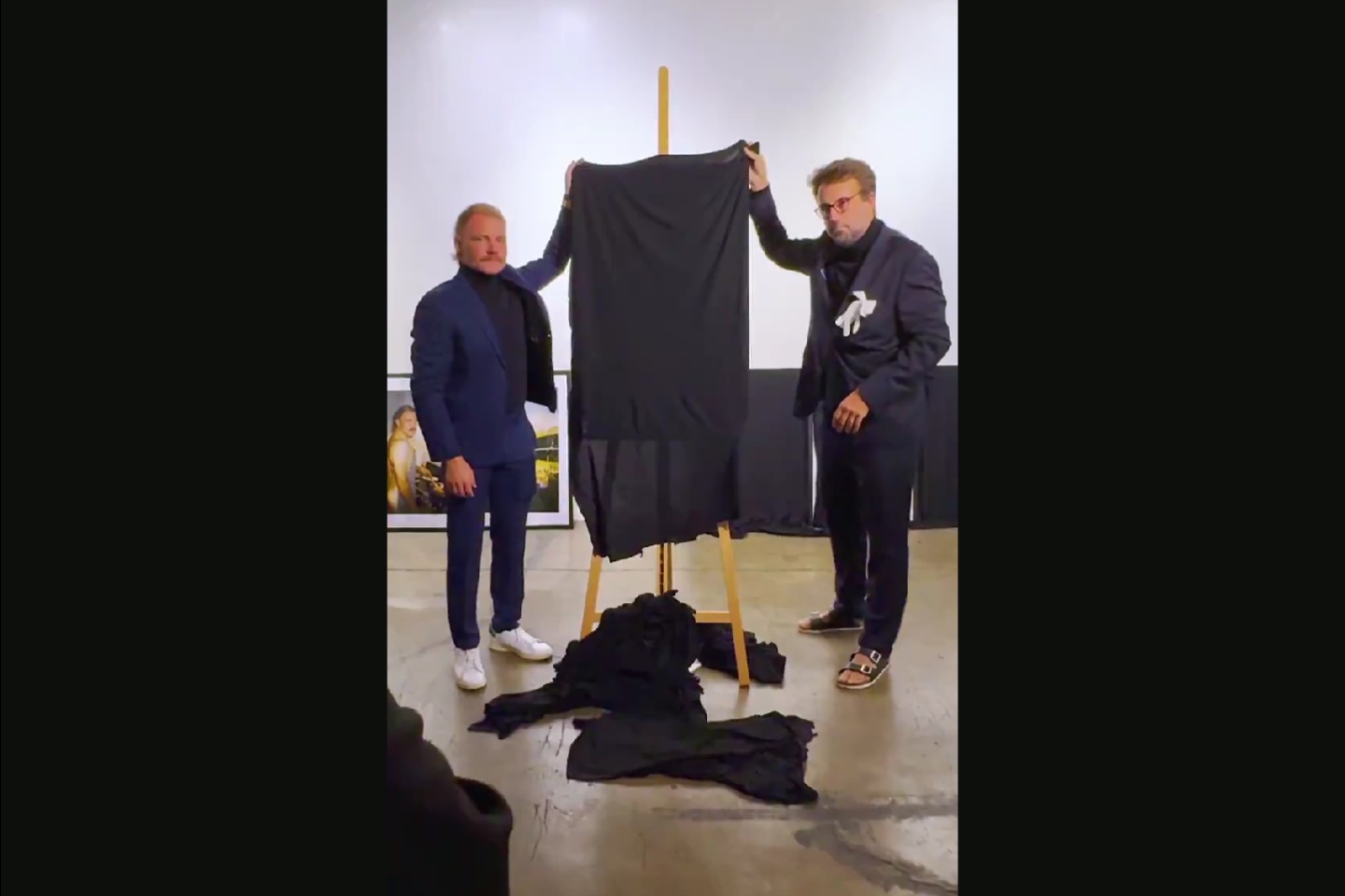 Gwiazdor Formuły 1 wydał kalendarz z... nagimi zdjęciami. Przyświeca mu szczytny cel [WIDEO]