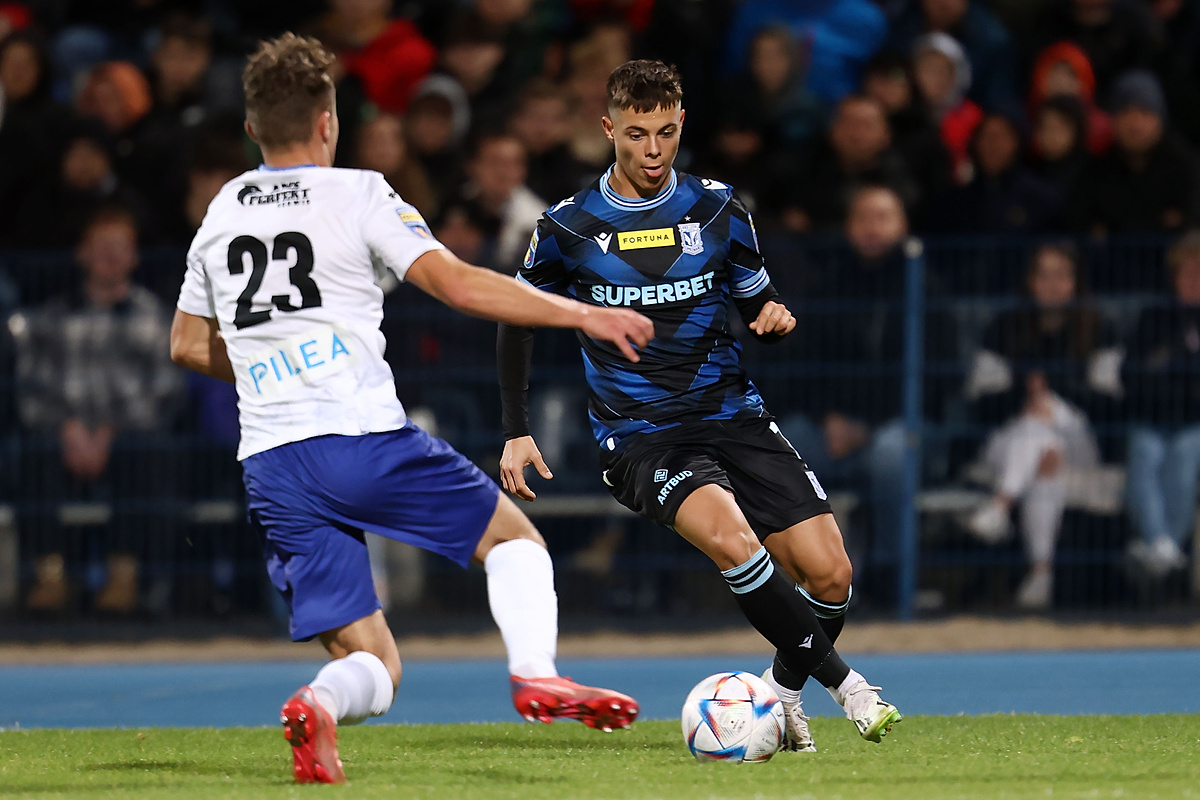 Młodzi piłkarze Lecha Poznań padli ofiarą hakerów. Jeden z profili polubił wpisy promujące alkohol