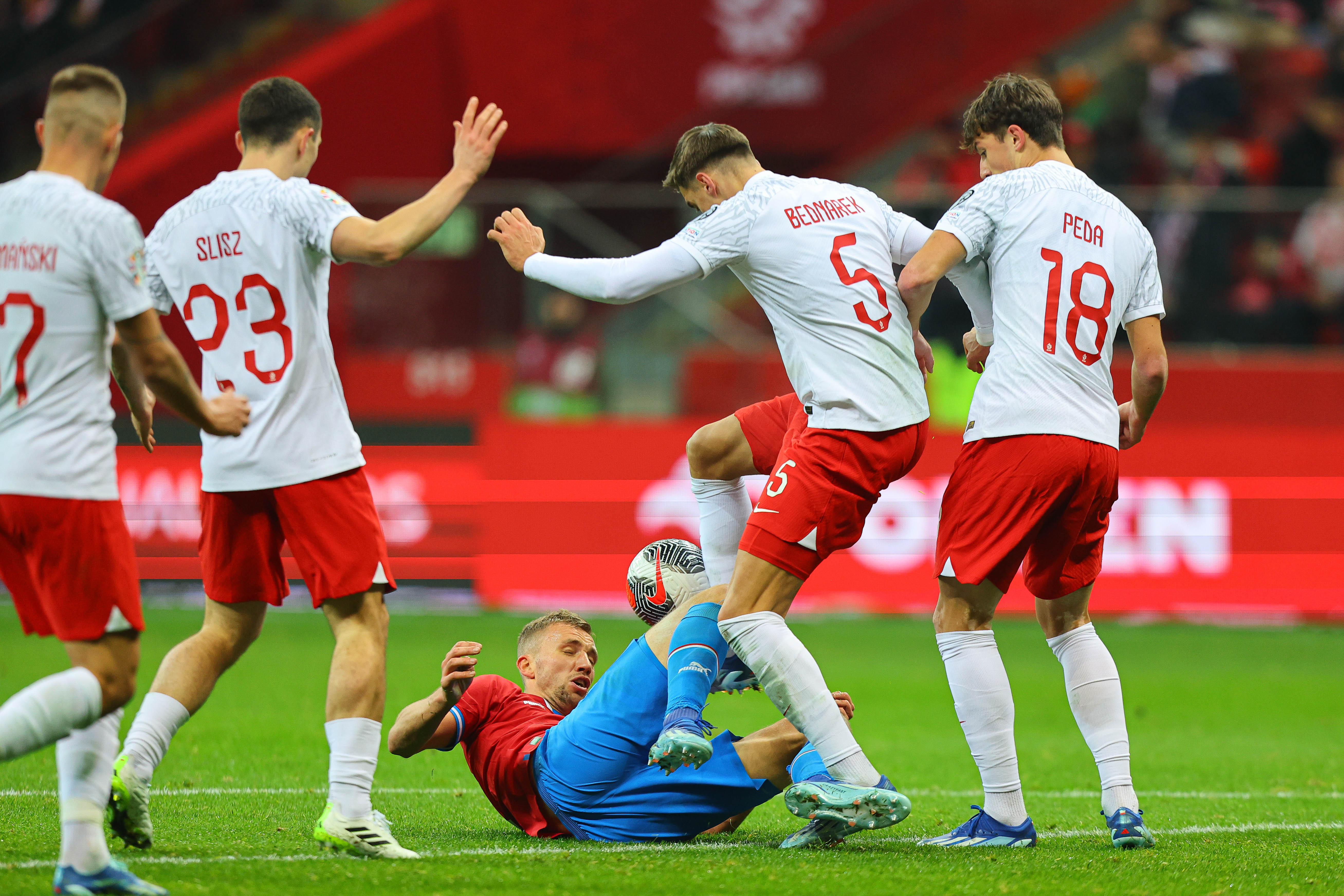 "Brakuje mu umiejętności. To jeszcze nie ta półka". Były kapitan kadry zaskoczył. Do tego piłkarza ma uwagi