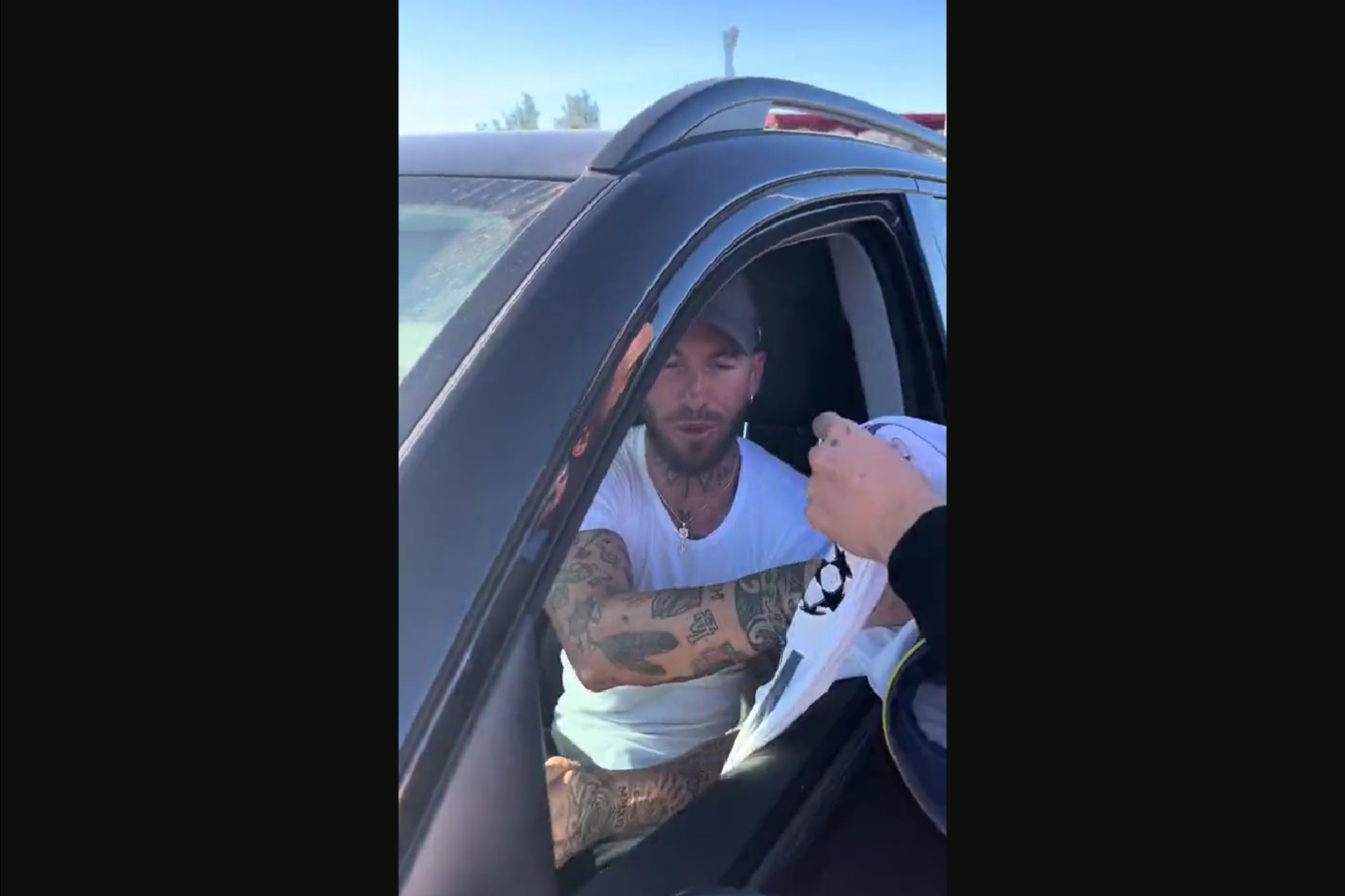 Sergio Ramos odmówił podpisania koszulki Realu Madryt. Piłkarz wyjaśnił powód swojego zachowania [WIDEO]