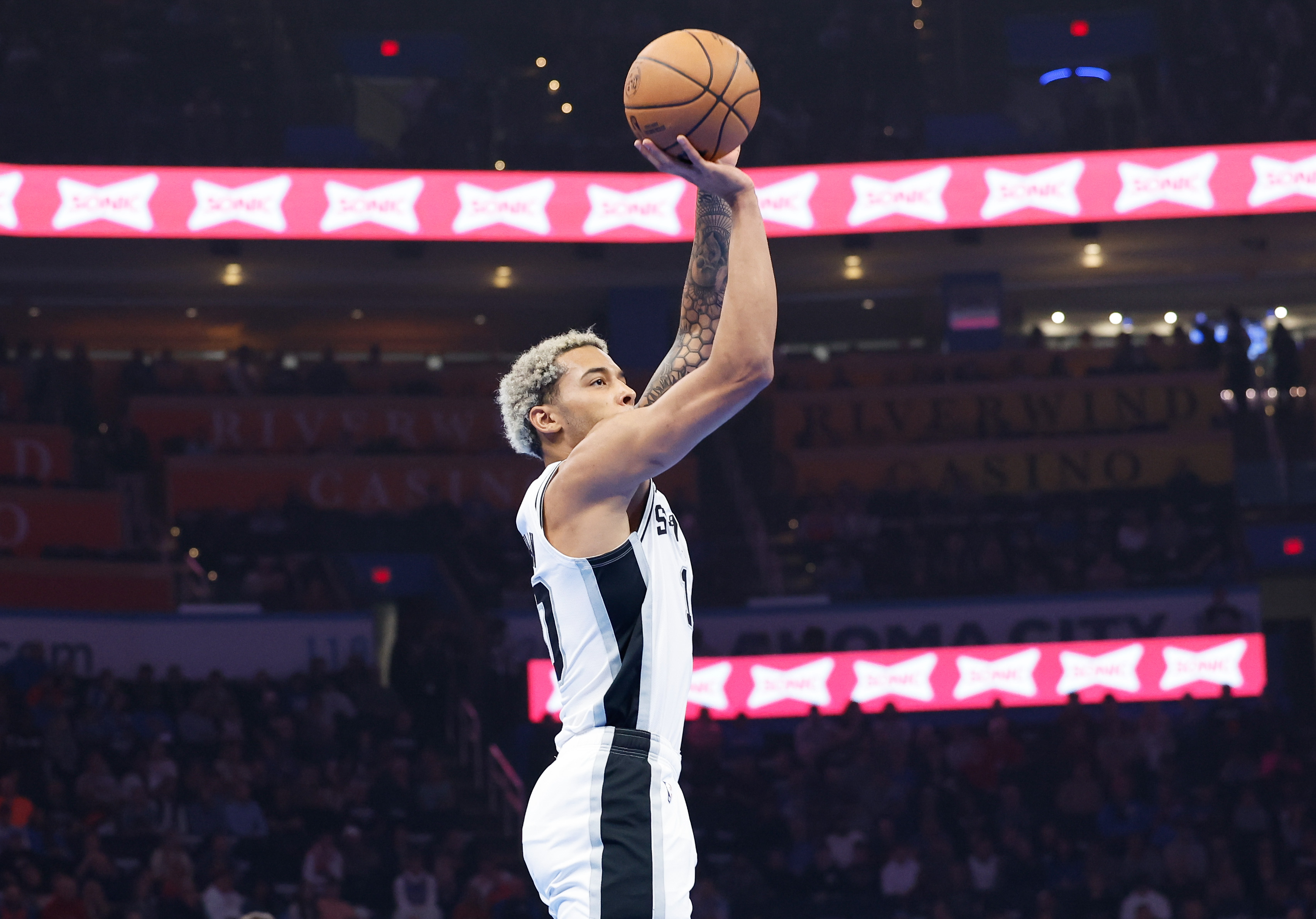 Słaby występ Jeremy'ego Sochana. San Antonio Spurs powrócili na ścieżkę porażek [WIDEO]