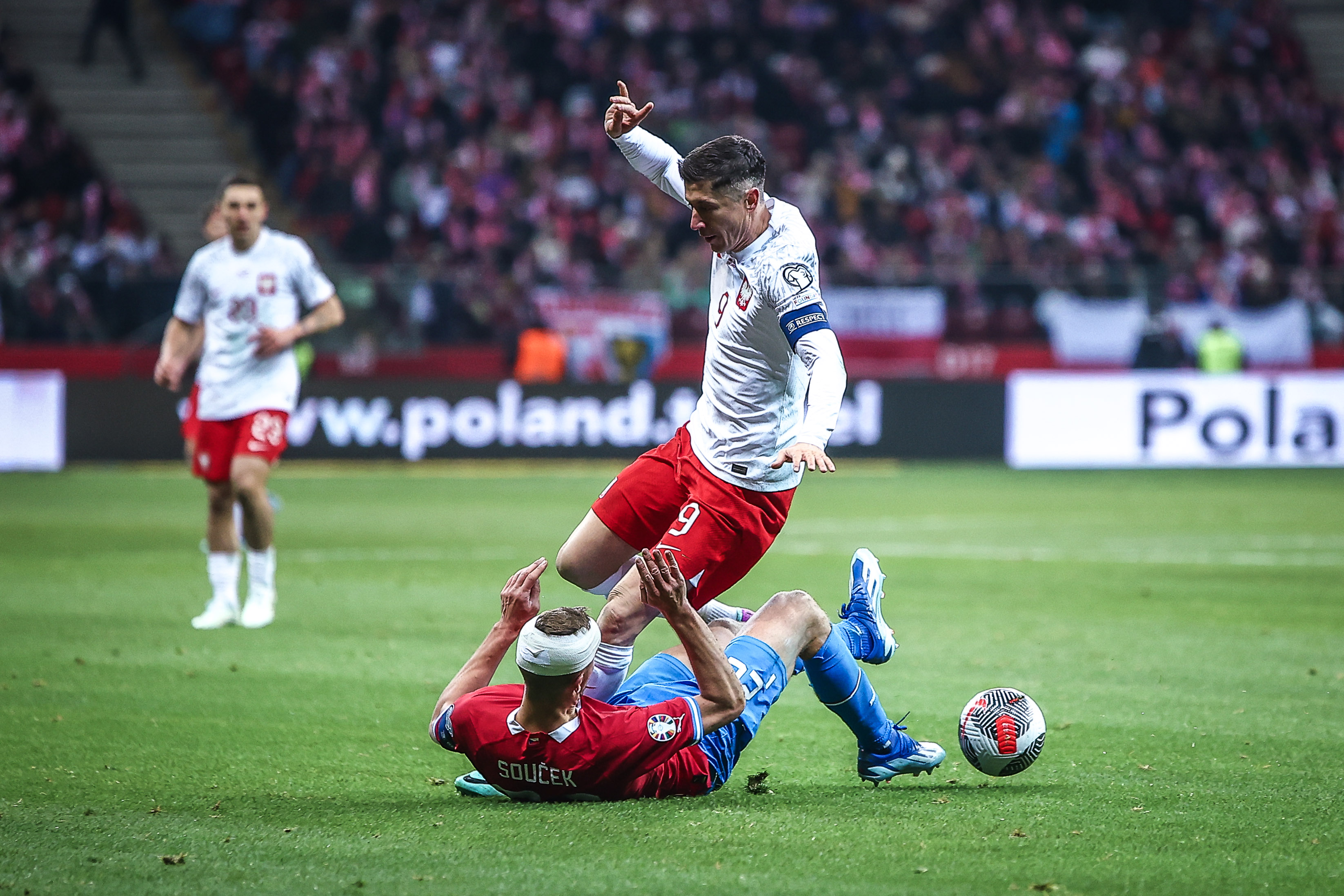 "Najgorszy Robert Lewandowski od czasów Znicza Pruszków". Tomasz Ćwiąkała nie oszczędził kapitana kadry