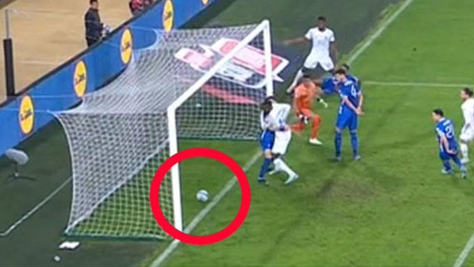 Ogromny błąd sędziów w meczu Francji, Griezmann obwinia UEFA. "Mają tyle pieniędzy, a nie mogą tego zrobić"