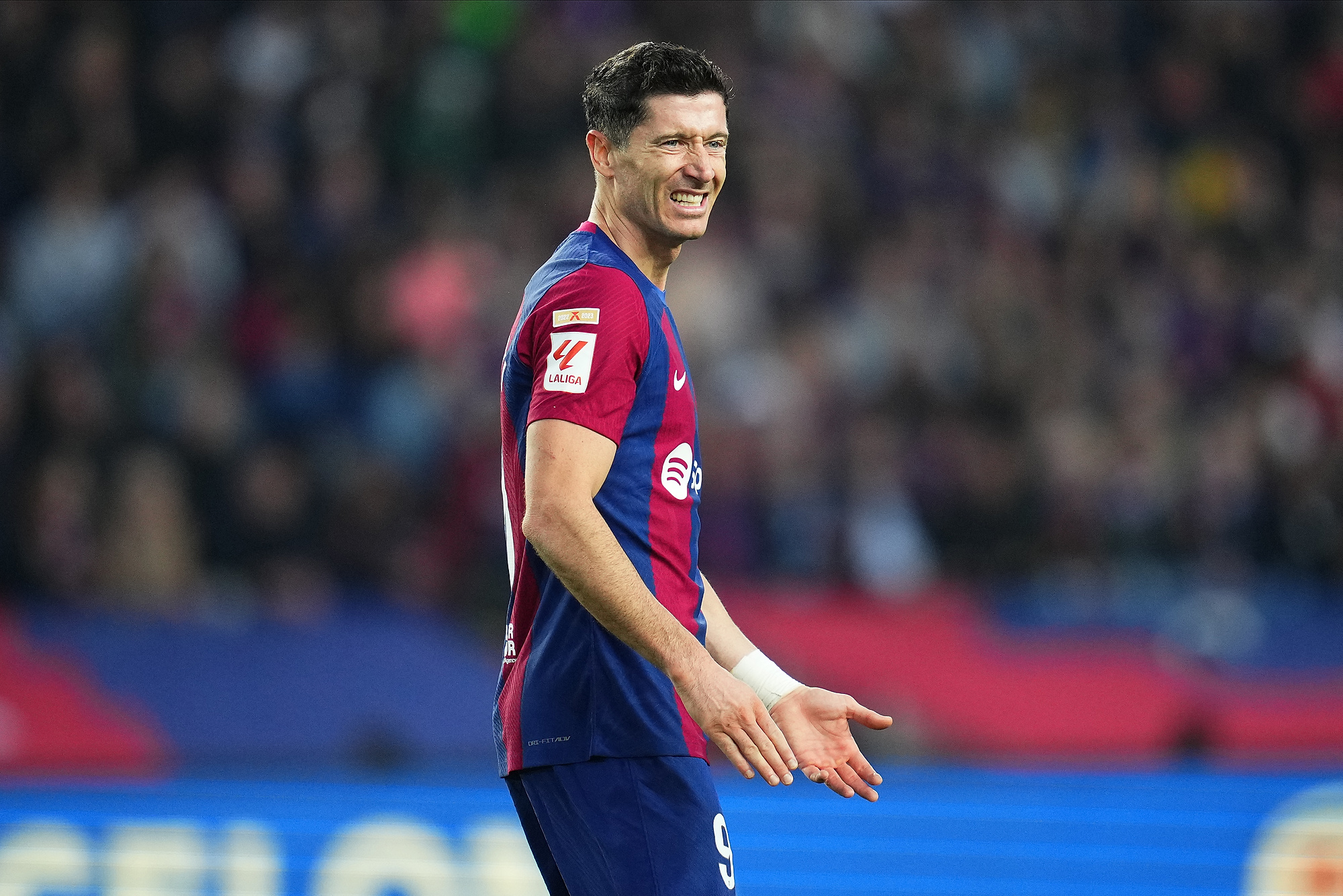 Robert Lewandowski zareagował na krzywdzącą decyzję sędziego. Wymowne zachowanie napastnika Barcelony