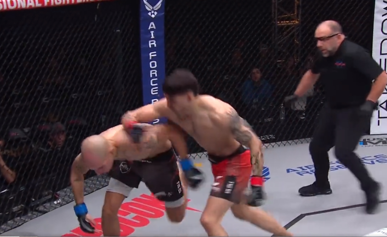 Oszałamiający nokaut wnuka Muhammada Alego. Rywala aż ścięło z nóg [WIDEO]