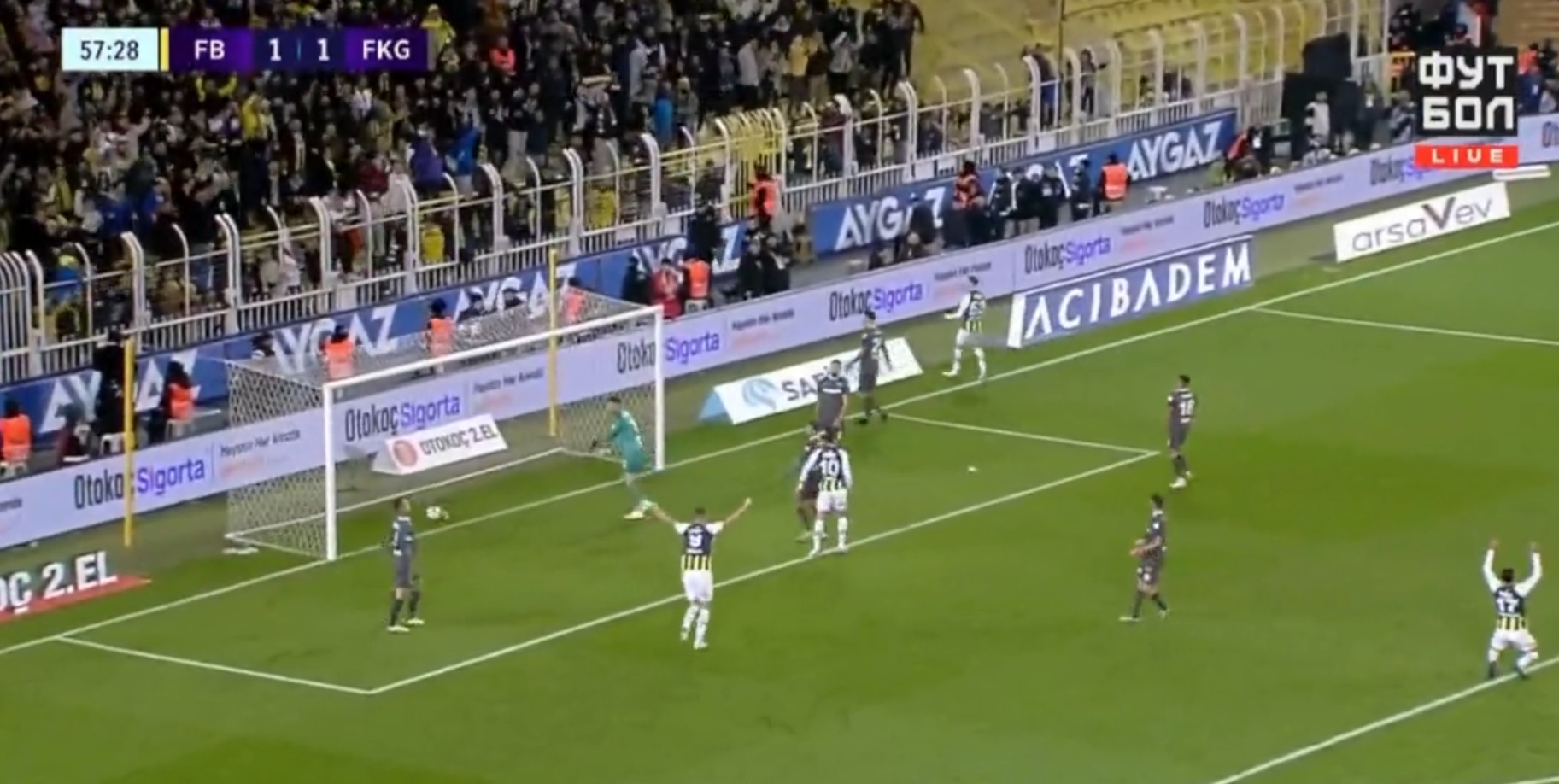 Kolejny błysk Sebastiana Szymańskiego! Asysta reprezentanta Polski w meczu Fenerbahce [WIDEO]