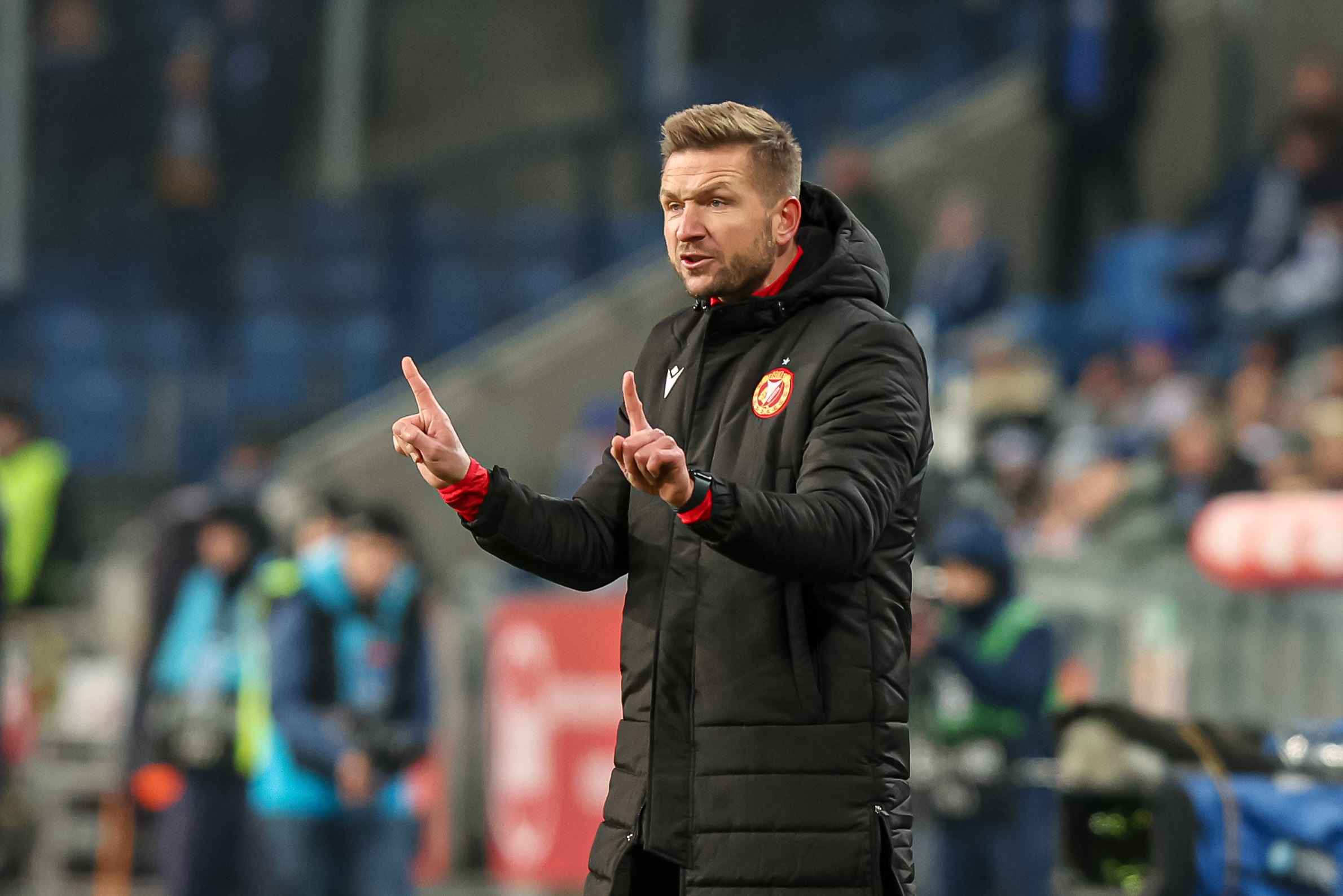 Trener Widzewa porównał Lecha do giganta. Ta nazwa naprawdę padła. "Zachowując wszystkie proporcje"