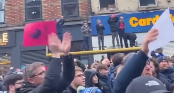 Kibice grzmią po decyzji władz Premier League. Ogromny protest na ulicach miasta. "Korupcja" [WIDEO]