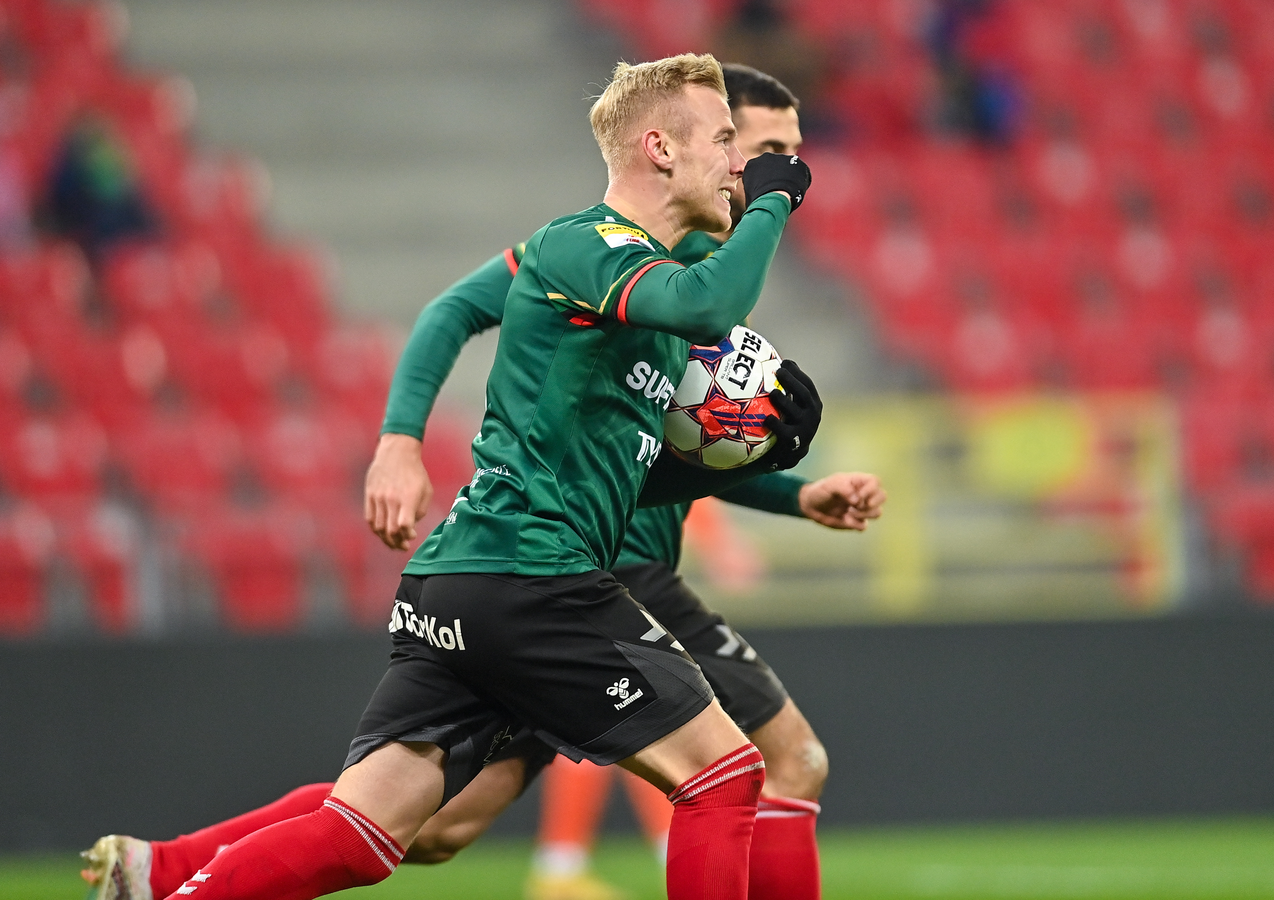 Kompletne szaleństwo w polskiej lidze! Zwycięski gol w 13. minucie doliczonego czasu gry [WIDEO]