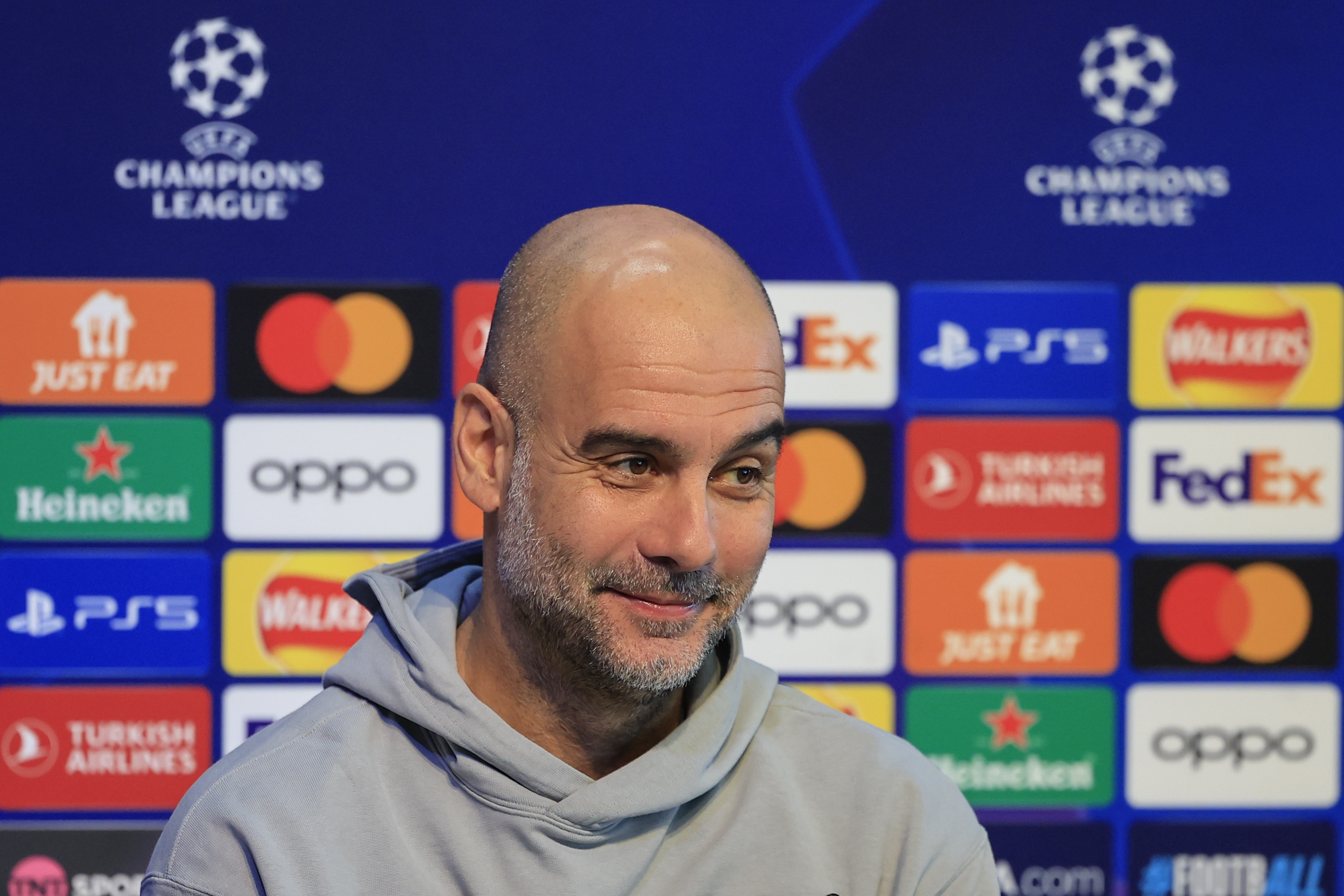 "To obecnie najlepszy pomocnik na świecie". Pep Guardiola rozpływa się nad znanym piłkarzem
