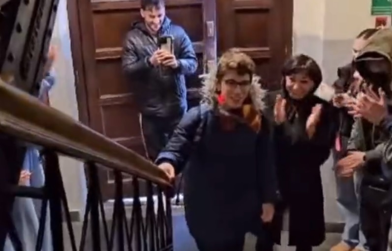 Polak mistrzem świata w szachach. Tak przywitano go w szkole. Bezcenna reakcja [WIDEO]