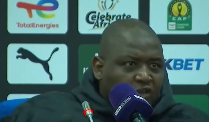 Zespół oskarżony o stosowanie... czarnej magii. Zdenerwowany trener opuścił pomeczową konferencję [WIDEO]