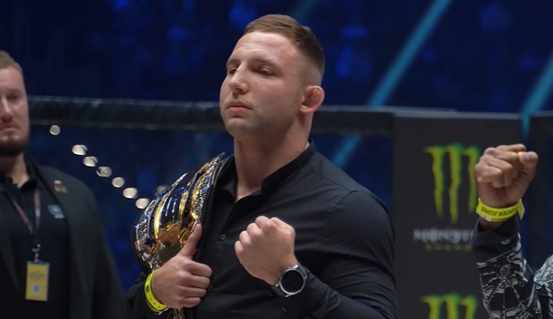 Mistrz KSW zareagował na zarzuty dotyczące dopingu. Dosadna odpowiedź czempiona [ZDJĘCIE] 