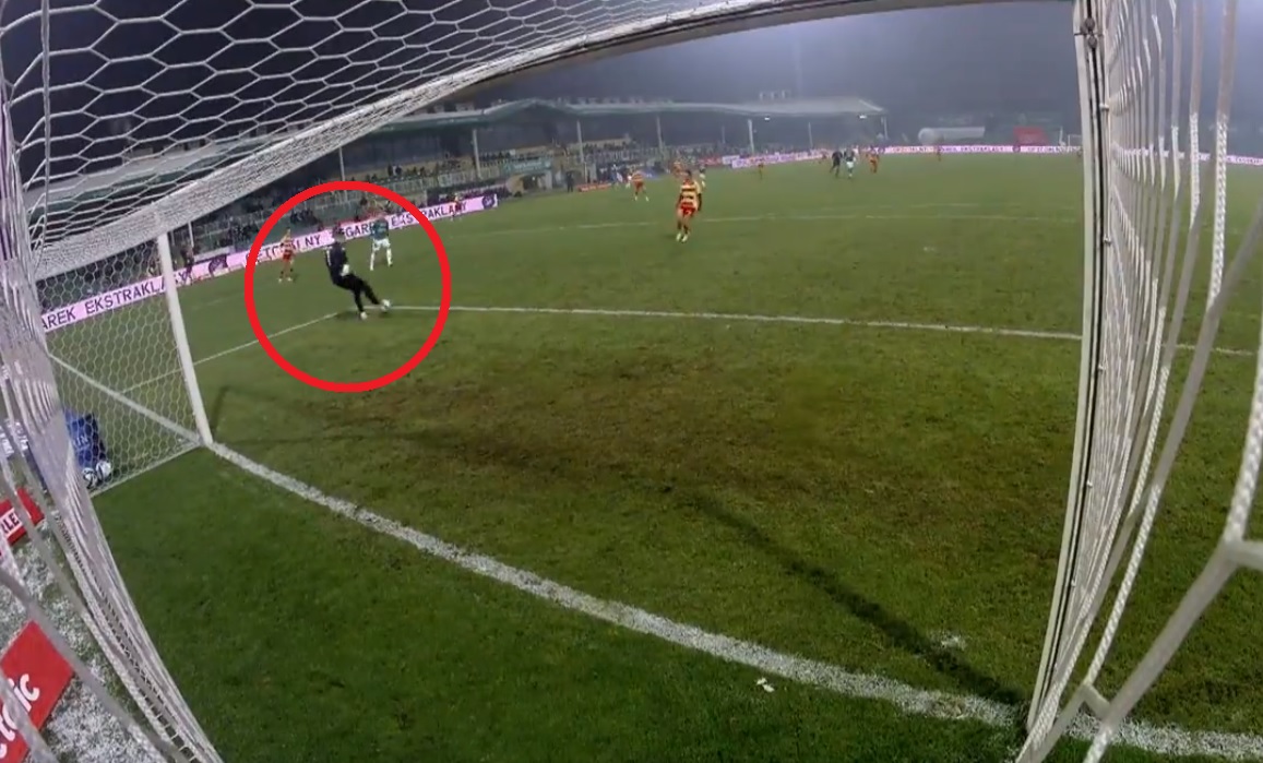 Piłkarskie jaja w Ekstraklasie! Kuriozalny gol w 43. sekundzie pierwszego meczu kolejki [WIDEO]