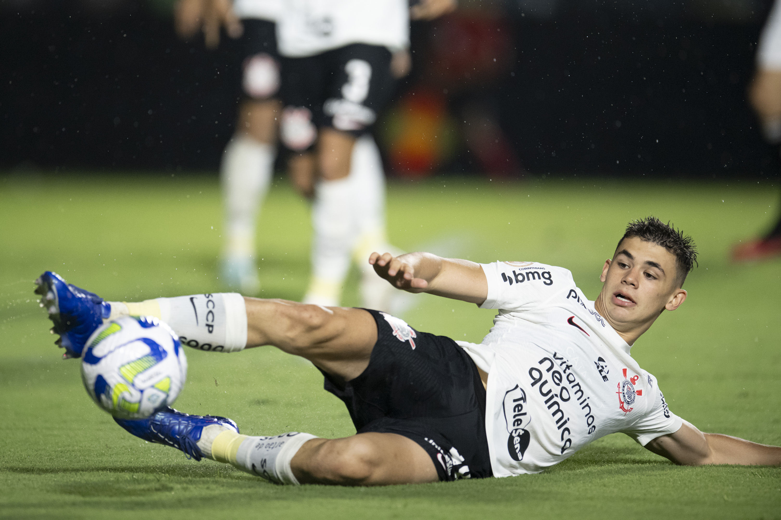 Młoda gwiazda w drodze do PSG. Dyrektor próbuje dopiąć transfer, tyle ma kosztować utalentowany nastolatek