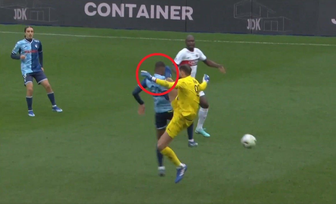 Gianluigi Donnarumma kopnął rywala w głowę! Paskudne zagranie bramkarza PSG [WIDEO]