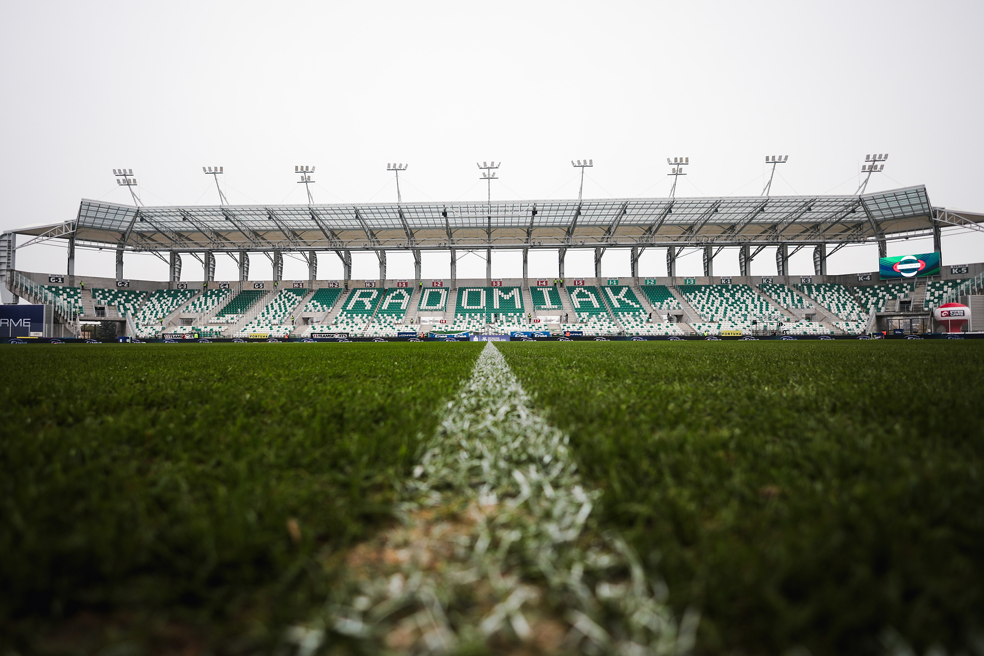 Klub z Ekstraklasy reaguje na obrzydliwe zachowanie kibica. Możliwy dożywotni zakaz stadionowy