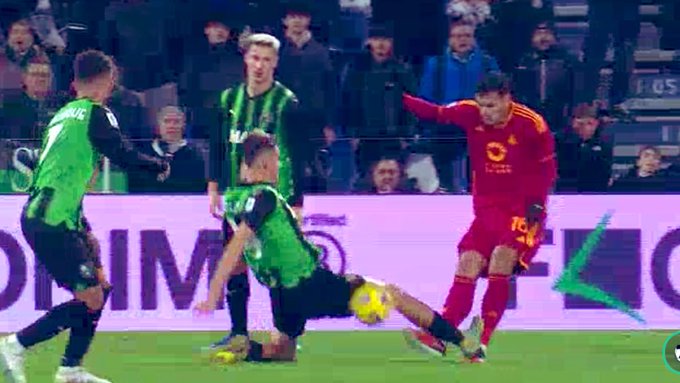 Brutalny faul w meczu AS Romy! Ekipa Mourinho wygrała po fantastycznej końcówce [WIDEO]