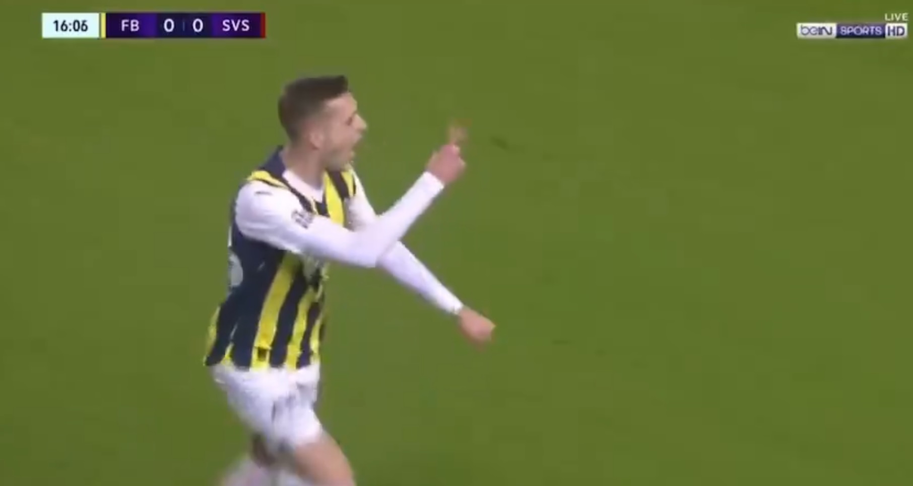 Kolejny gol Sebastiana Szymańskiego! Znakomita akcja Polaka dała prowadzenie Fenerbahce [WIDEO]