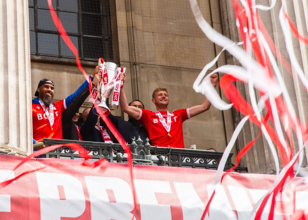 Szok w klubie Premier League. Kapitan nagle odsunięty od zespołu, dwóch ważnych graczy na sprzedaż