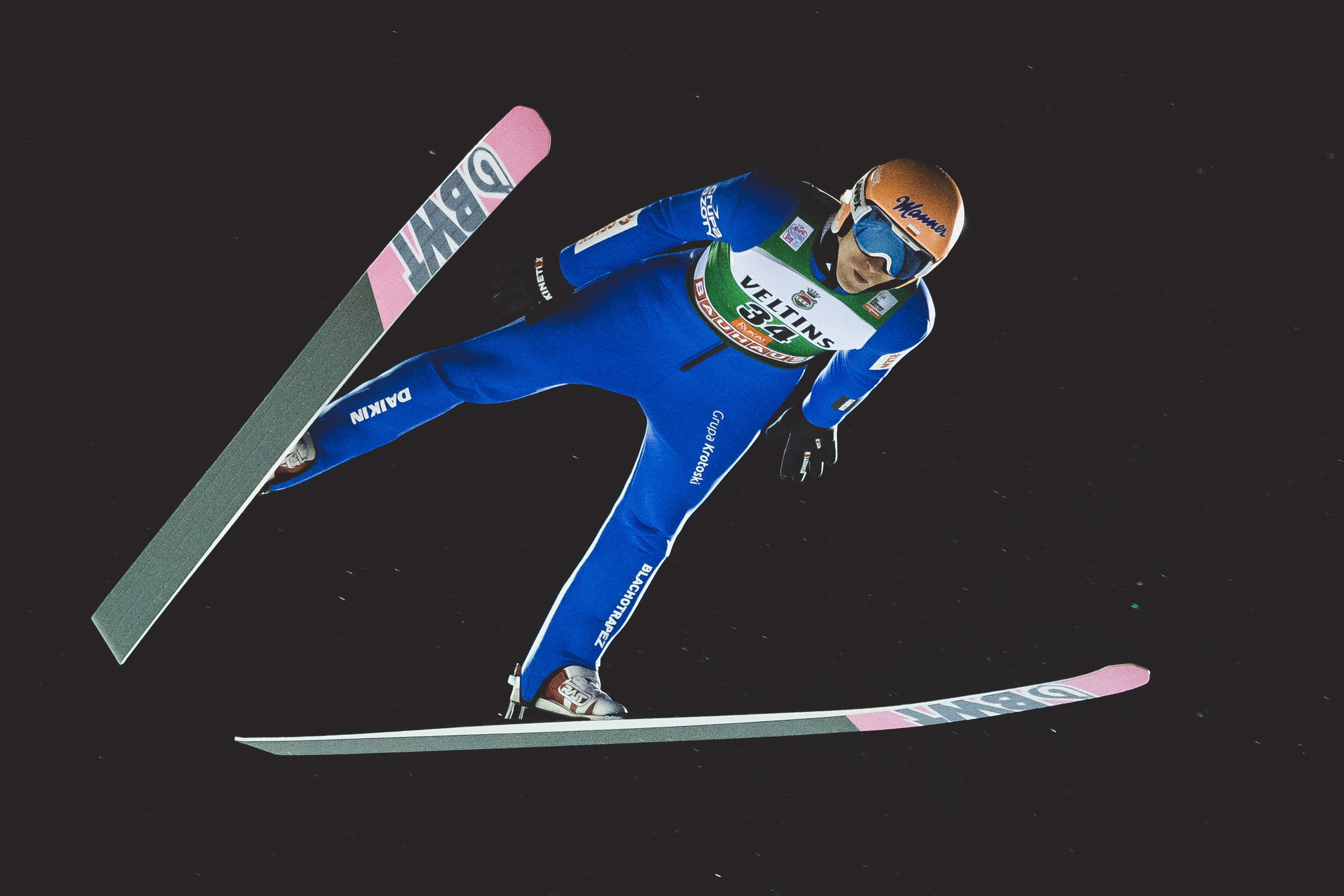 Niepokojący wynik Dawida Kubackiego! Problemy Polaków w serii próbnej w Klingenthal