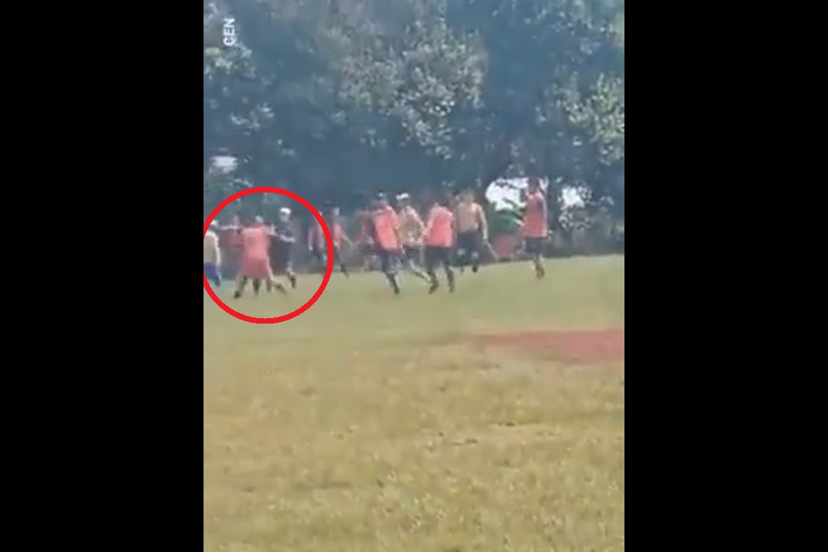 Sędzia wyciągnął nóż i dźgnął jednego z piłkarzy. Dantejskie sceny w trakcie spotkania [WIDEO]