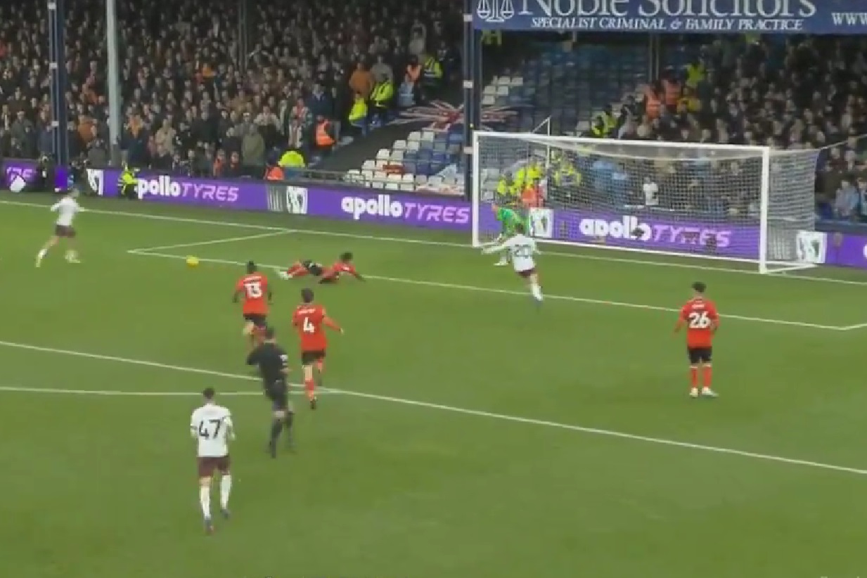 Manchester City uniknął blamażu! Mistrzowie Anglii odwrócili losy starcia z beniaminkiem [WIDEO]