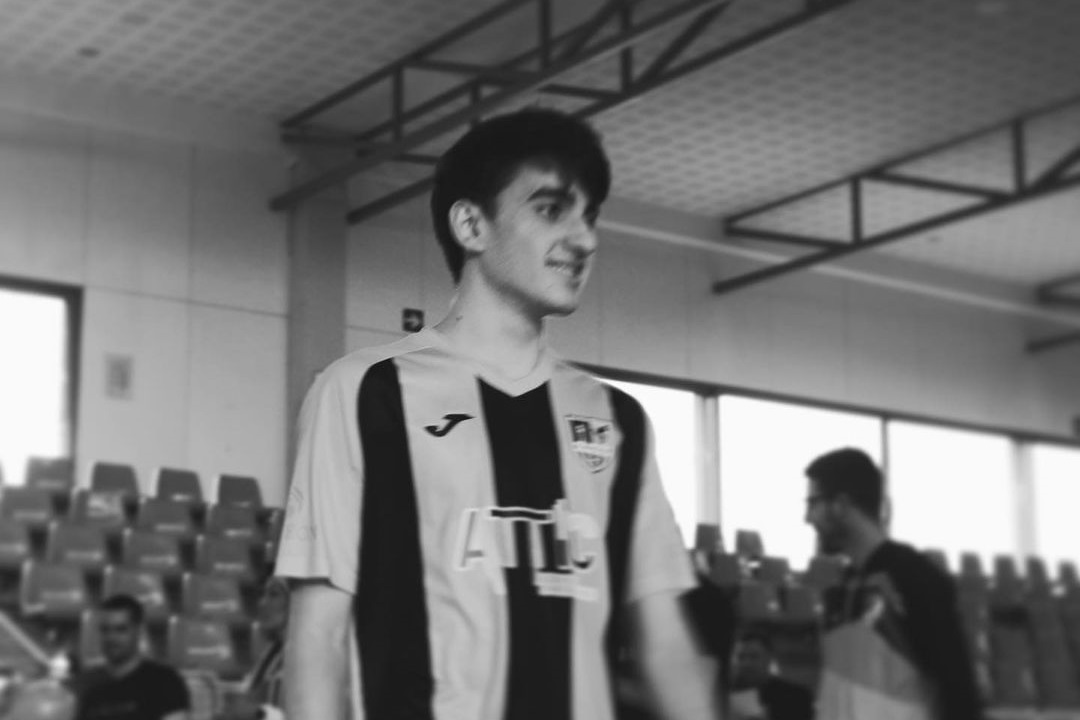 Tragiczny finał ligowego spotkania. Zawodnik zmarł po uderzeniu w głowę