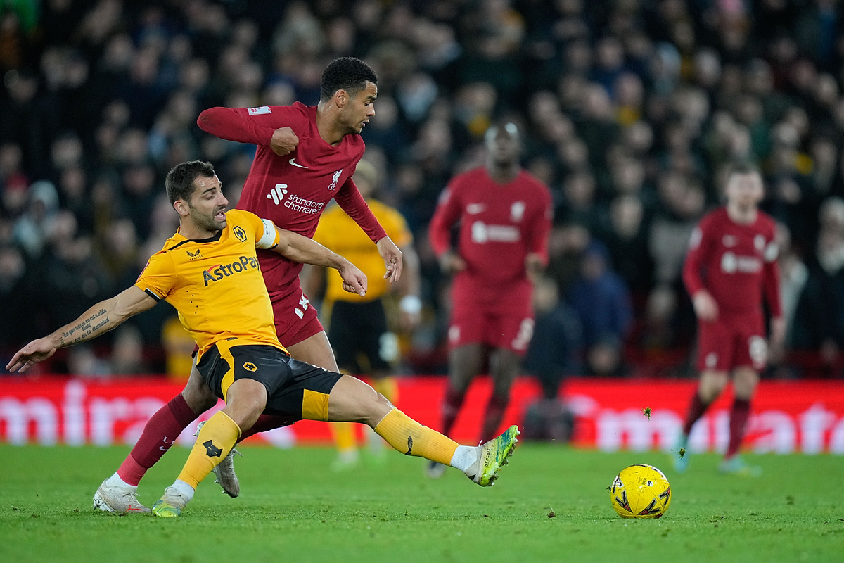 Opluł trenera i zaatakował kolegę z zespołu. Skandal z udziałem piłkarza Premier League