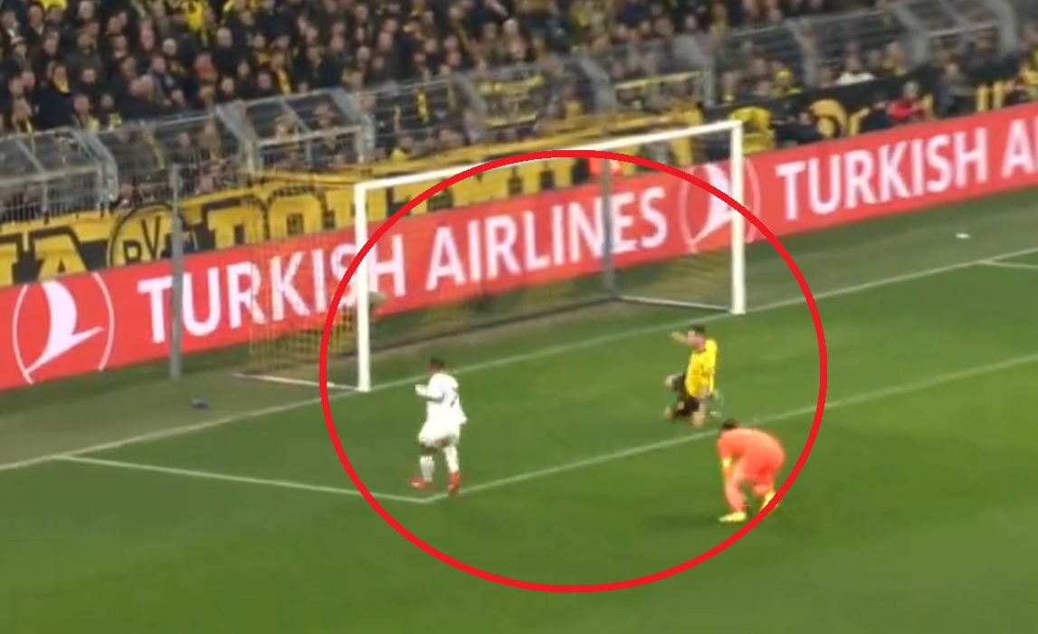 Spektakularna interwencja w Lidze Mistrzów! Mbappe nie trafił na pustą bramkę, nie mógł uwierzyć [WIDEO]