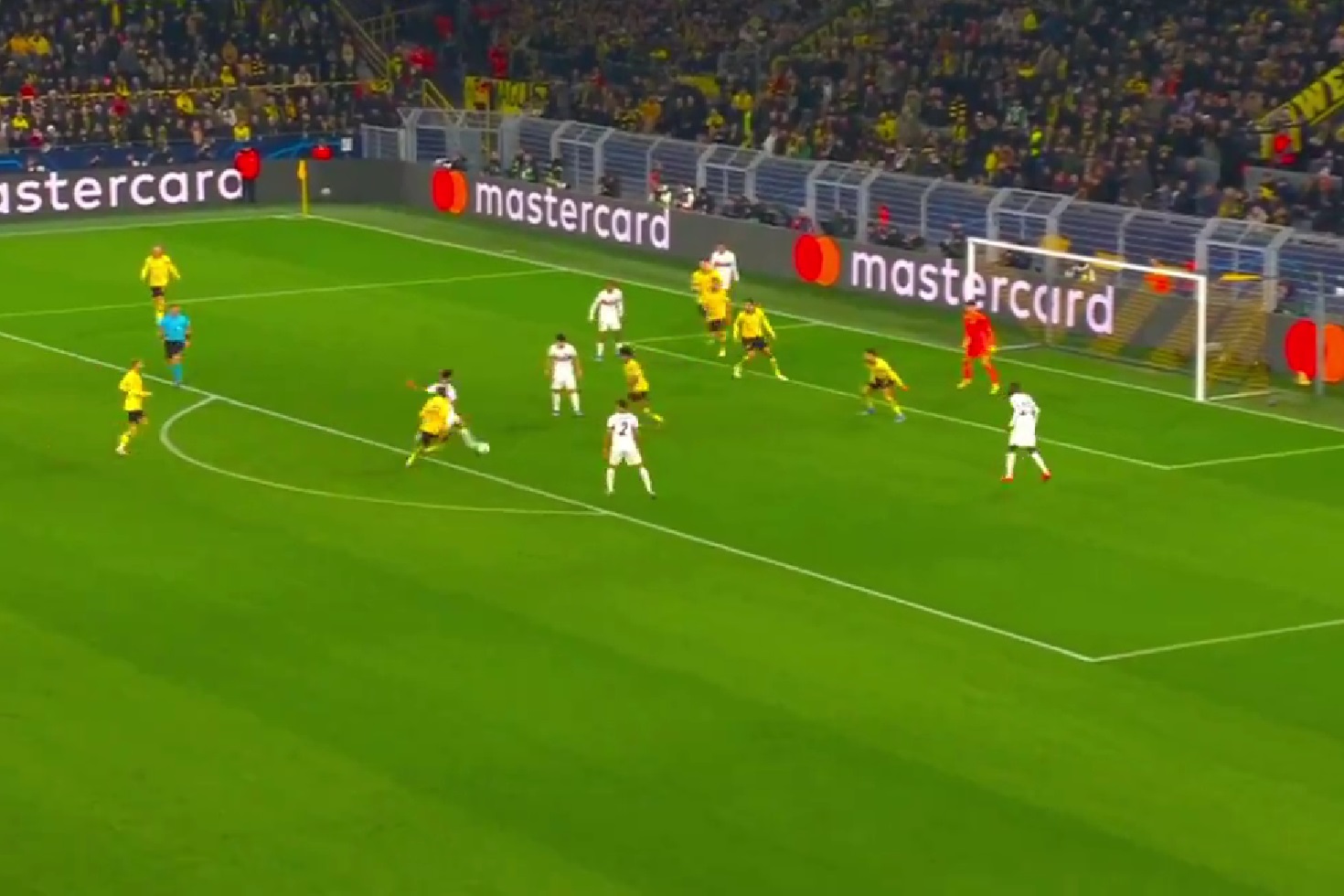 Szczęśliwy awans PSG do fazy pucharowej! Francuzi ze zwycięskim remisem, drżeli do ostatnich minut [WIDEO]