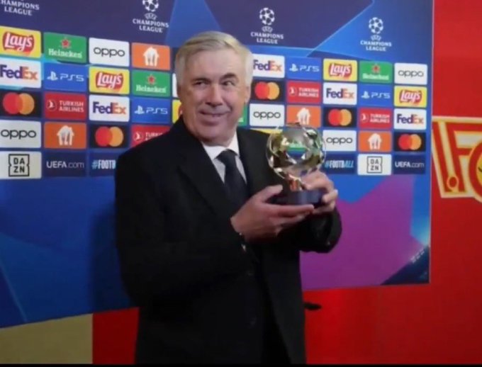 Ancelotti chciał zabrać nagrodę piłkarzowi Realu. Niecodzienne sceny po meczu Ligi Mistrzów [WIDEO]