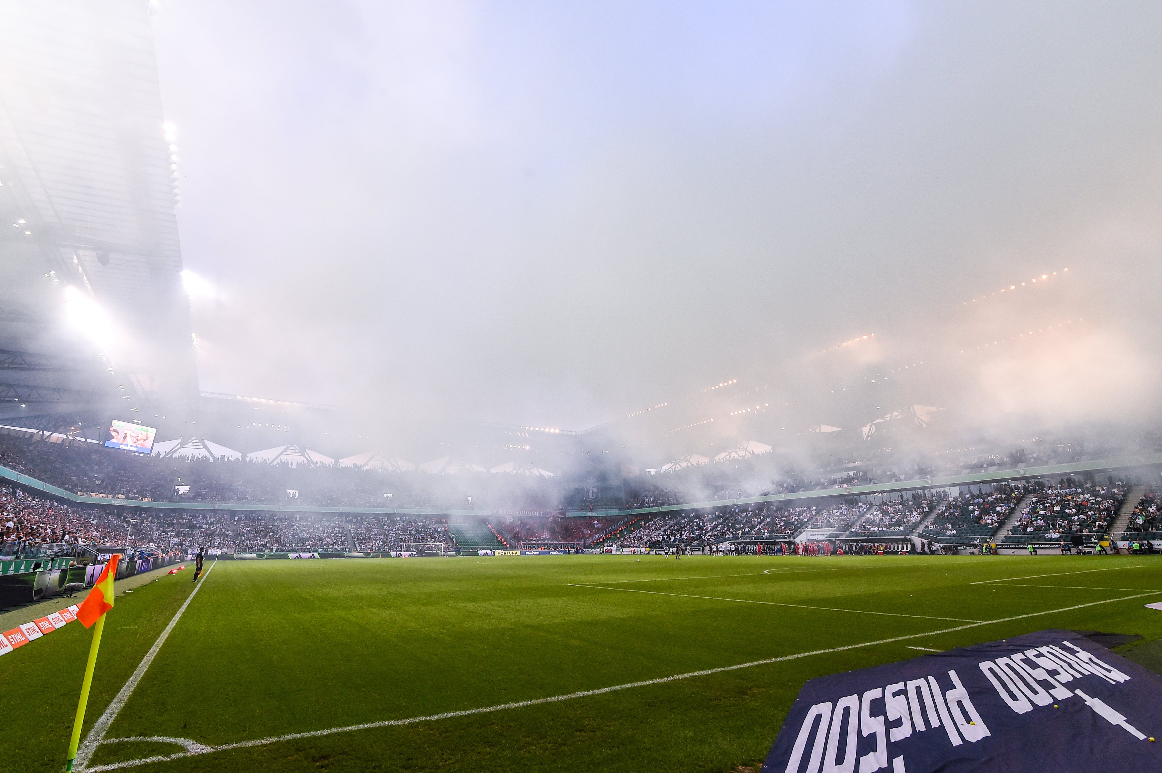 "Psy szczekają". Wyjątkowa oprawa kibiców Legii na mecz z AZ Alkmaar [WIDEO]