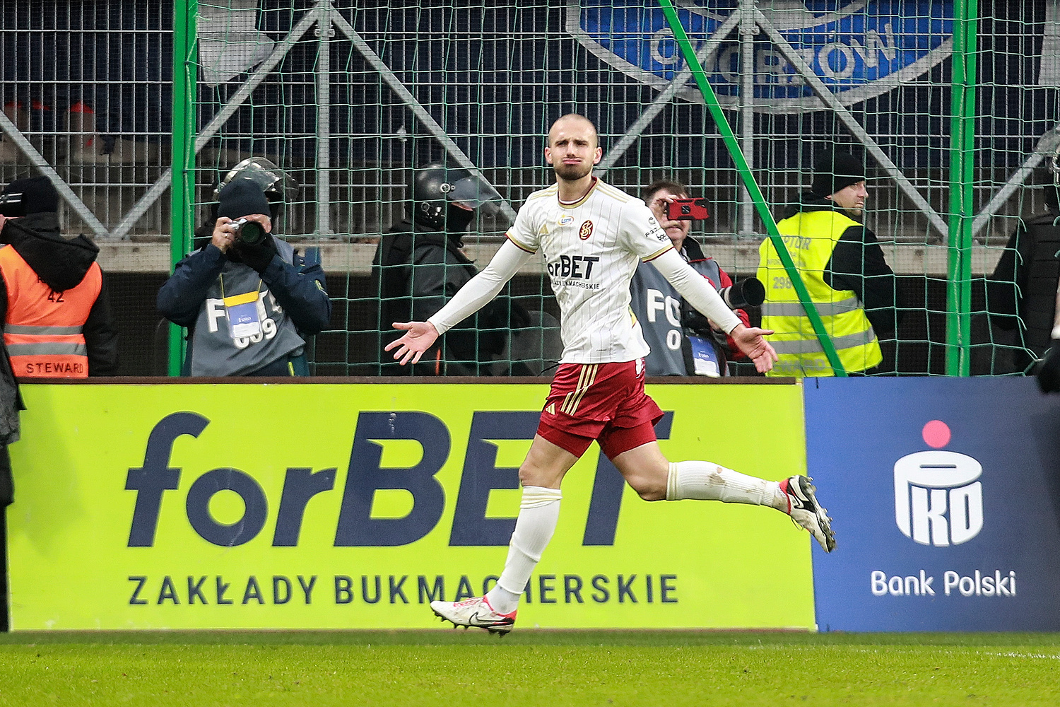 Emocje w meczu na dnie Ekstraklasy. Efektowny gol nie wystarczył ŁKS-owi do zwycięstwa [WIDEO]