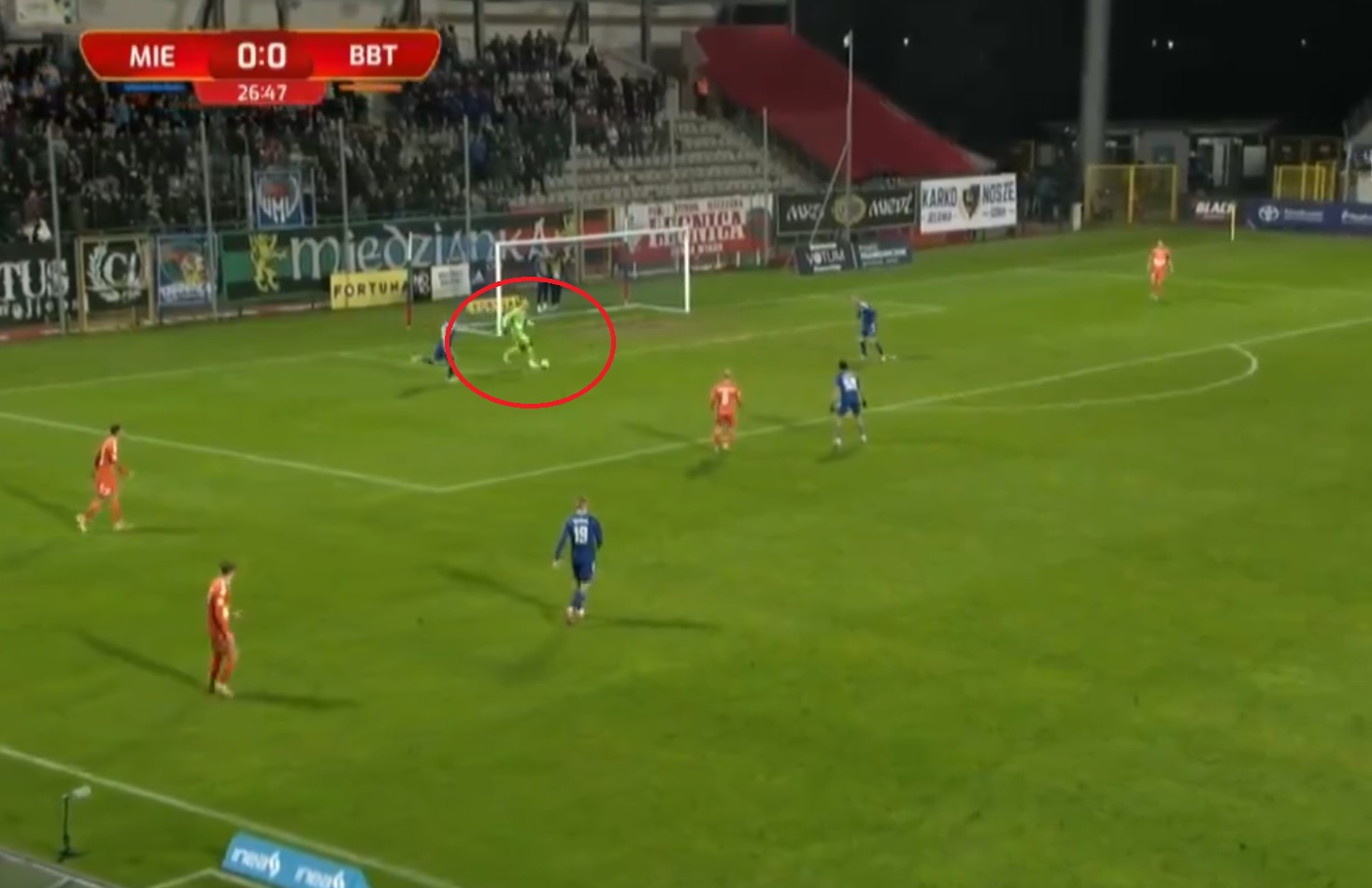 Koszmarny błąd bramkarza w Fortuna 1 Lidze! Podarował rywalom kuriozalnego gola [WIDEO]