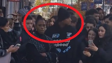 Kibice oszaleli na widok Bellinghama. Gwiazdor Realu Madryt i jego matka otoczeni przez fanów [WIDEO]