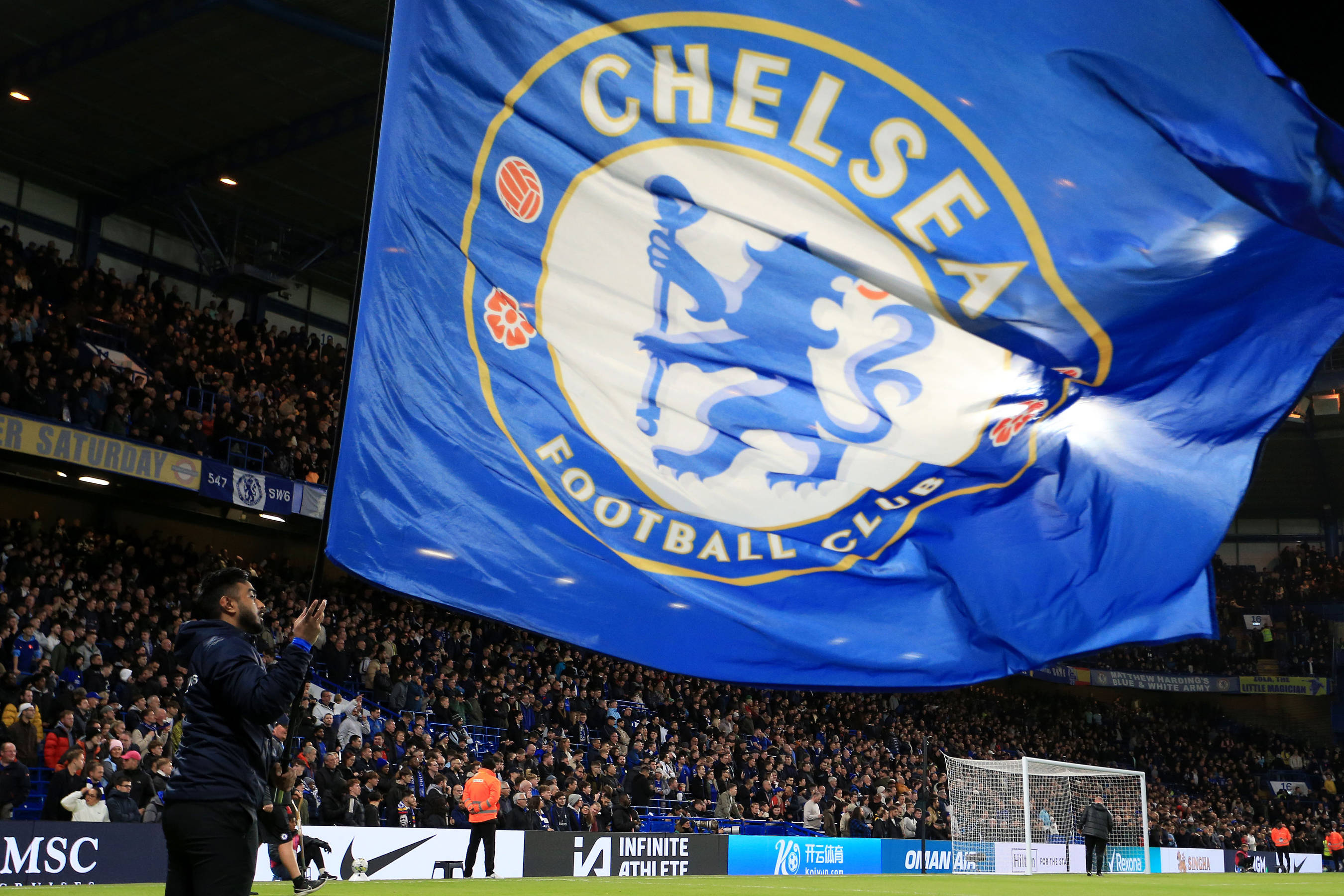 Chelsea przeprowadzi kolejny transfer. Młody piłkarz już zjawił się na Stamford Bridge