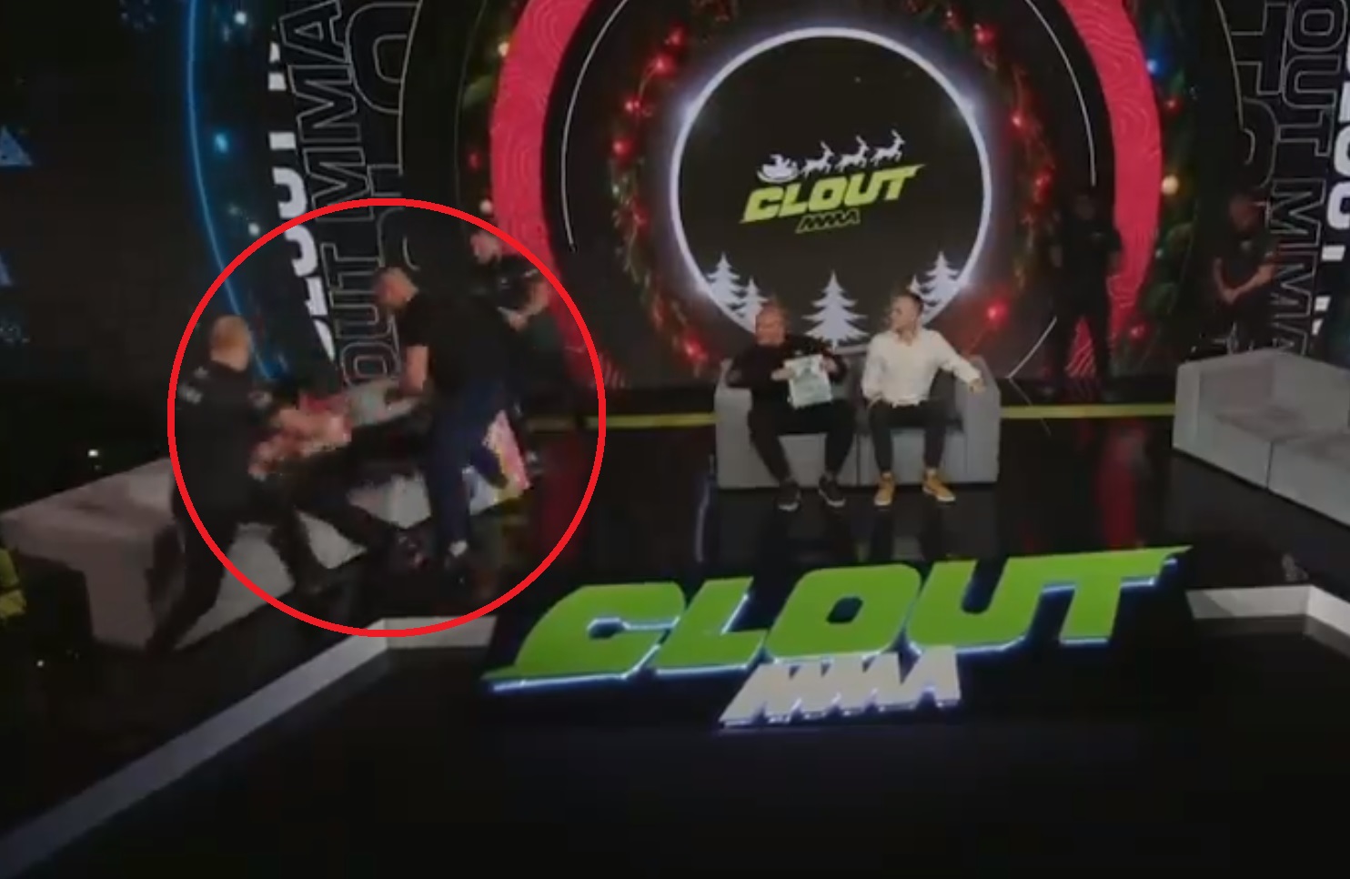Freak-fighter uderzył rywala w programie Clout MMA. Zawiadomiono policję na wizji [WIDEO]