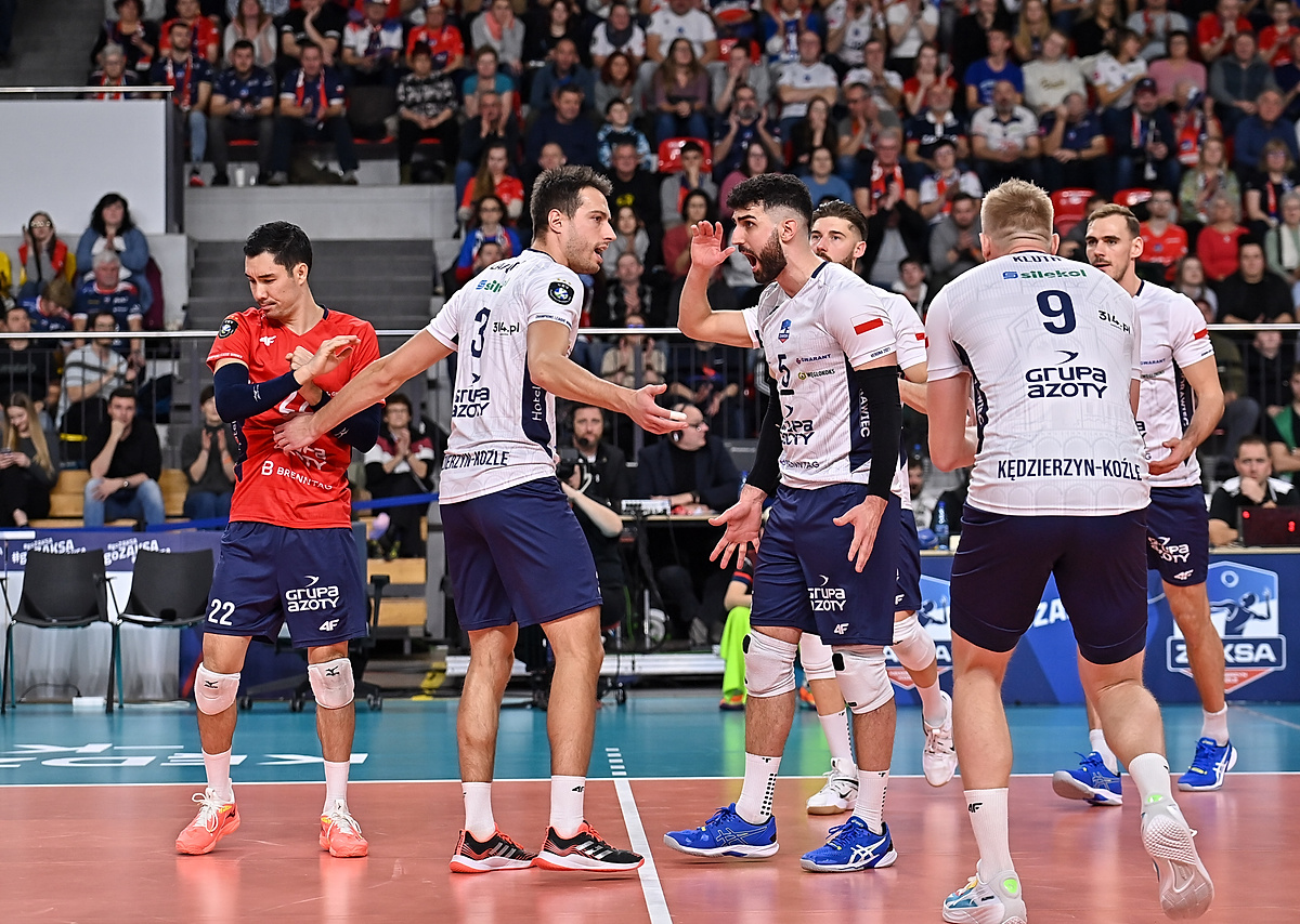 Rano pomagał w urzędzie, wieczorem zagrał w Lidze Mistrzów. Polski siatkarz pracuje na cztery etaty