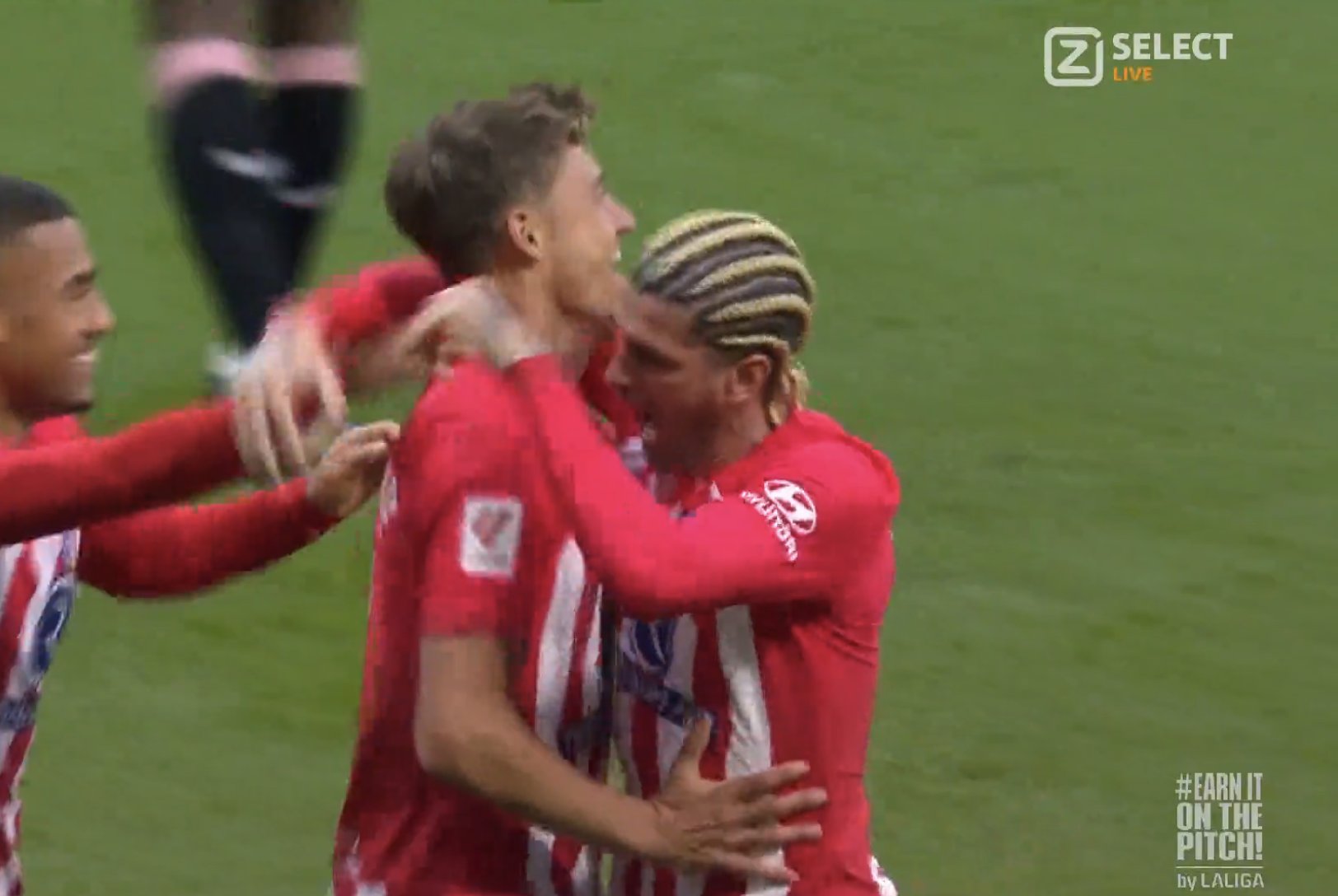 Atletico nadrobiło zaległości. Drużyna Diego Simeone wyprzedziła w tabeli FC Barcelonę [WIDEO]