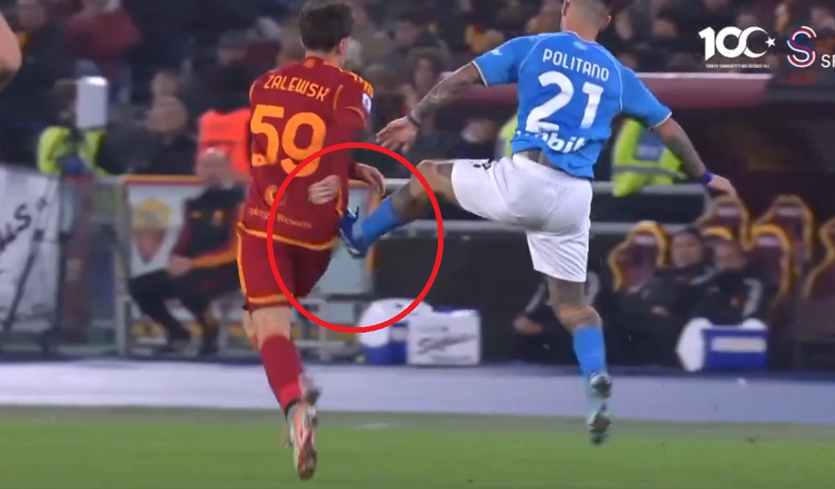 Nicola Zalewski kopnięty przez rywala! Skandaliczna reakcja piłkarza Napoli [WIDEO]