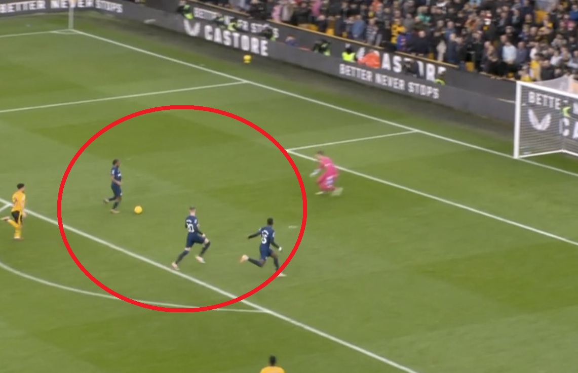Nieprawdopodobne zachowanie Sterlinga! Przez niego Chelsea zawaliła akcję 3 na 1 [WIDEO]