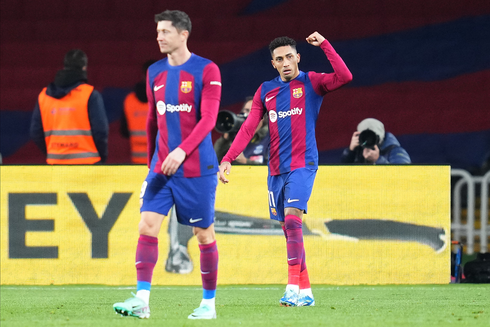 Zaskakujące zachowanie piłkarza Barcelony. Tak uczcił zdobycie trofeum [ZDJĘCIE]